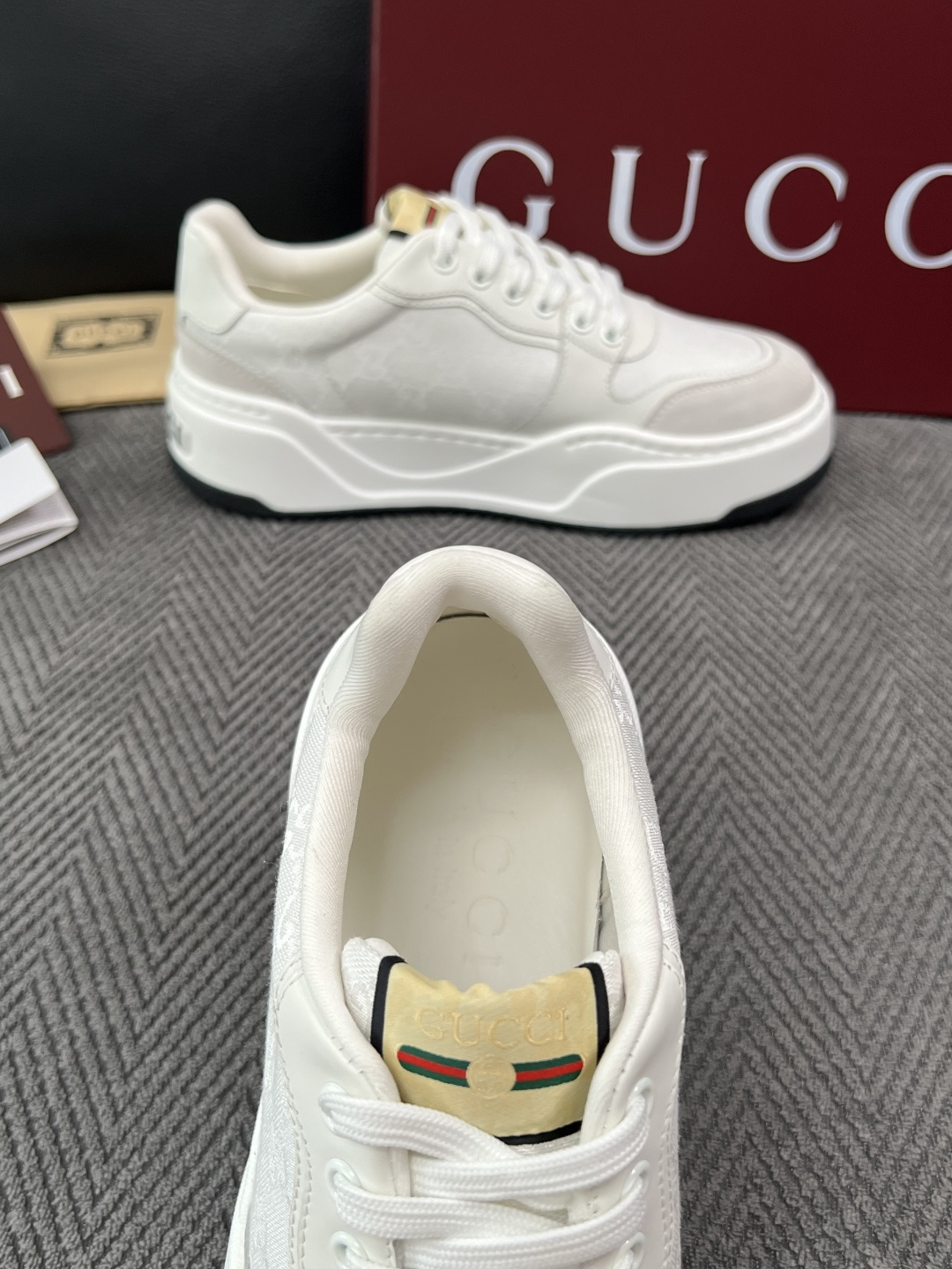 Gucci  高品质  顶级工艺品  古奇  专柜新款原厂配置，意大利进口牛皮面料，进口牛皮内里垫，透气舒适，鞋底：原厂