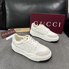 Gucci 高品质 顶级工艺品 古奇 专柜新款原厂配置,意大利进口牛皮面料,进口牛皮内里垫,透气舒适,鞋底:原厂 Gucci 高品质 顶级工艺品 古奇 专柜新款原厂配置,意大利进口牛皮面料,进口牛皮内里垫,透气舒适,鞋底:原厂