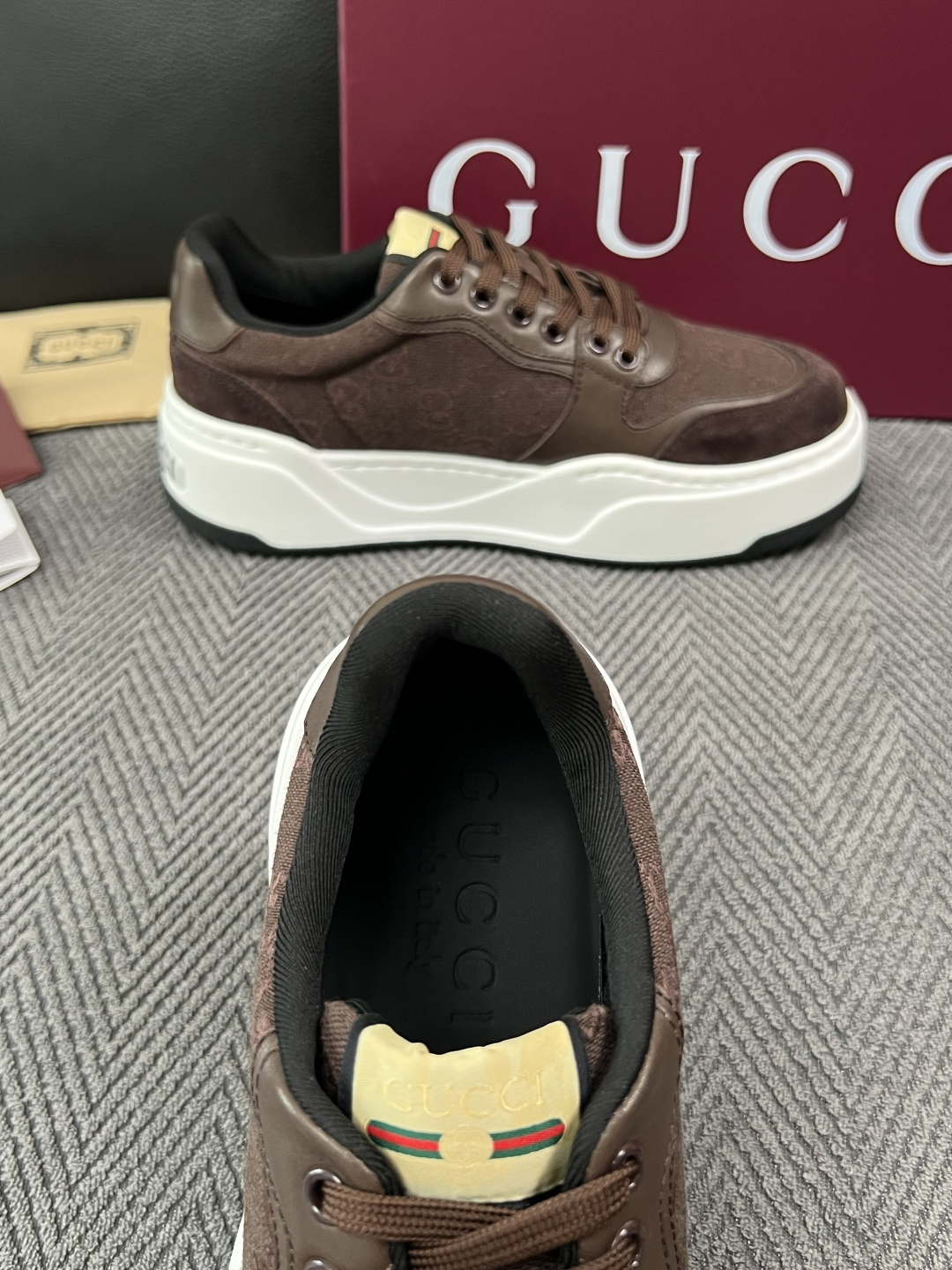 Gucci  高品质  顶级工艺品  古奇  专柜新款原厂配置，意大利进口牛皮面料，进口牛皮内里垫，透气舒适，鞋底：原厂