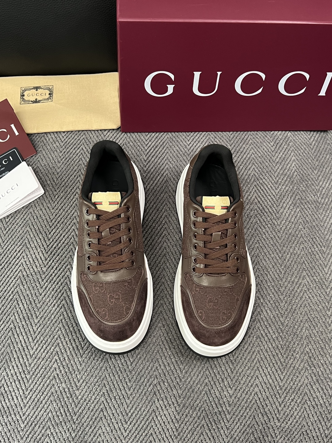 Gucci  高品质  顶级工艺品  古奇  专柜新款原厂配置，意大利进口牛皮面料，进口牛皮内里垫，透气舒适，鞋底：原厂