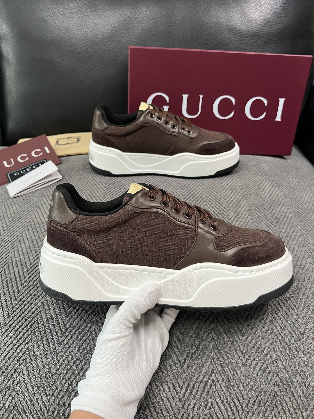 Gucci  高品质  顶级工艺品  古奇  专柜新款原厂配置，意大利进口牛皮面料，进口牛皮内里垫，透气舒适，鞋底：原厂
