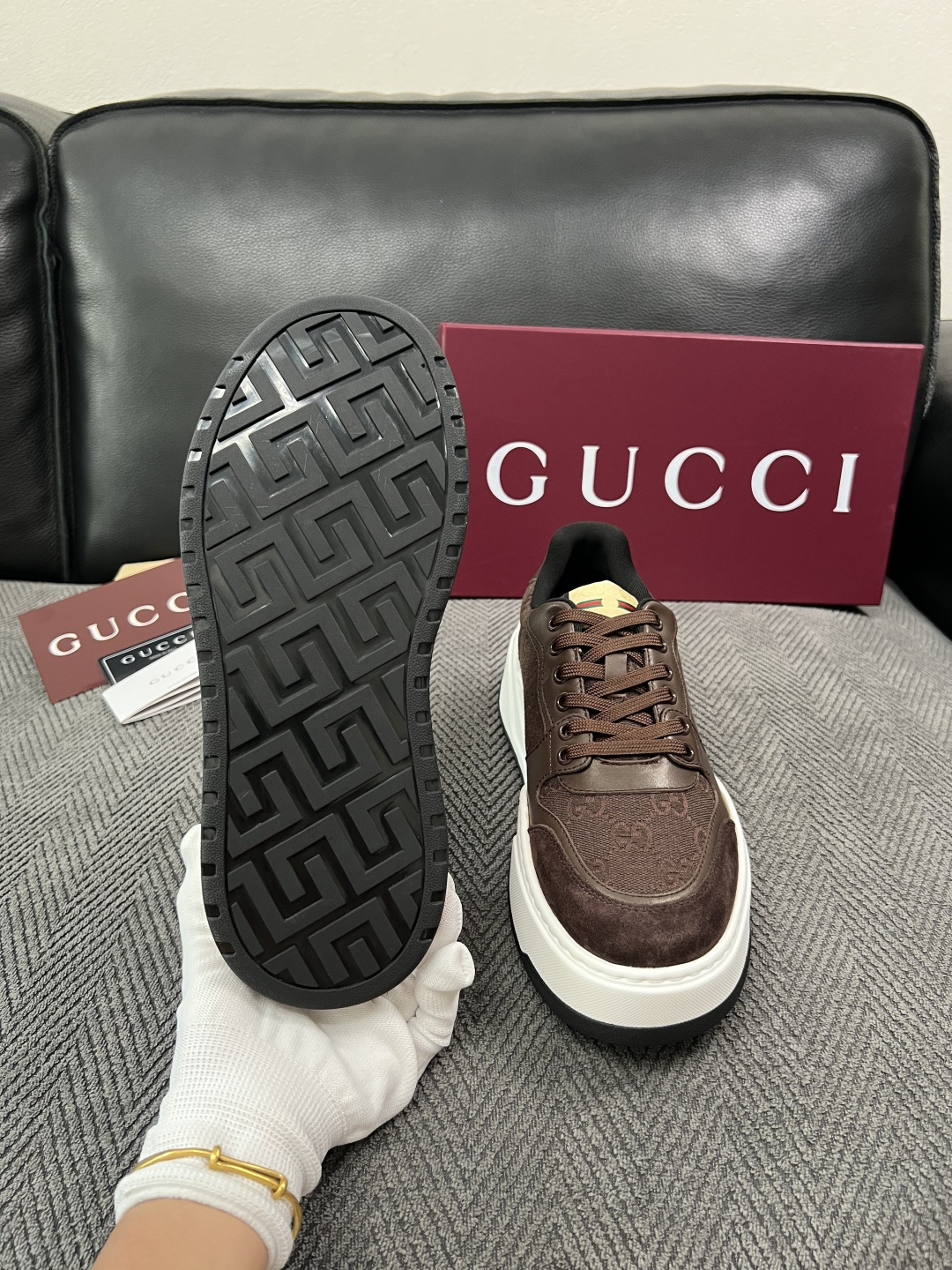 Gucci  高品质  顶级工艺品  古奇  专柜新款原厂配置，意大利进口牛皮面料，进口牛皮内里垫，透气舒适，鞋底：原厂