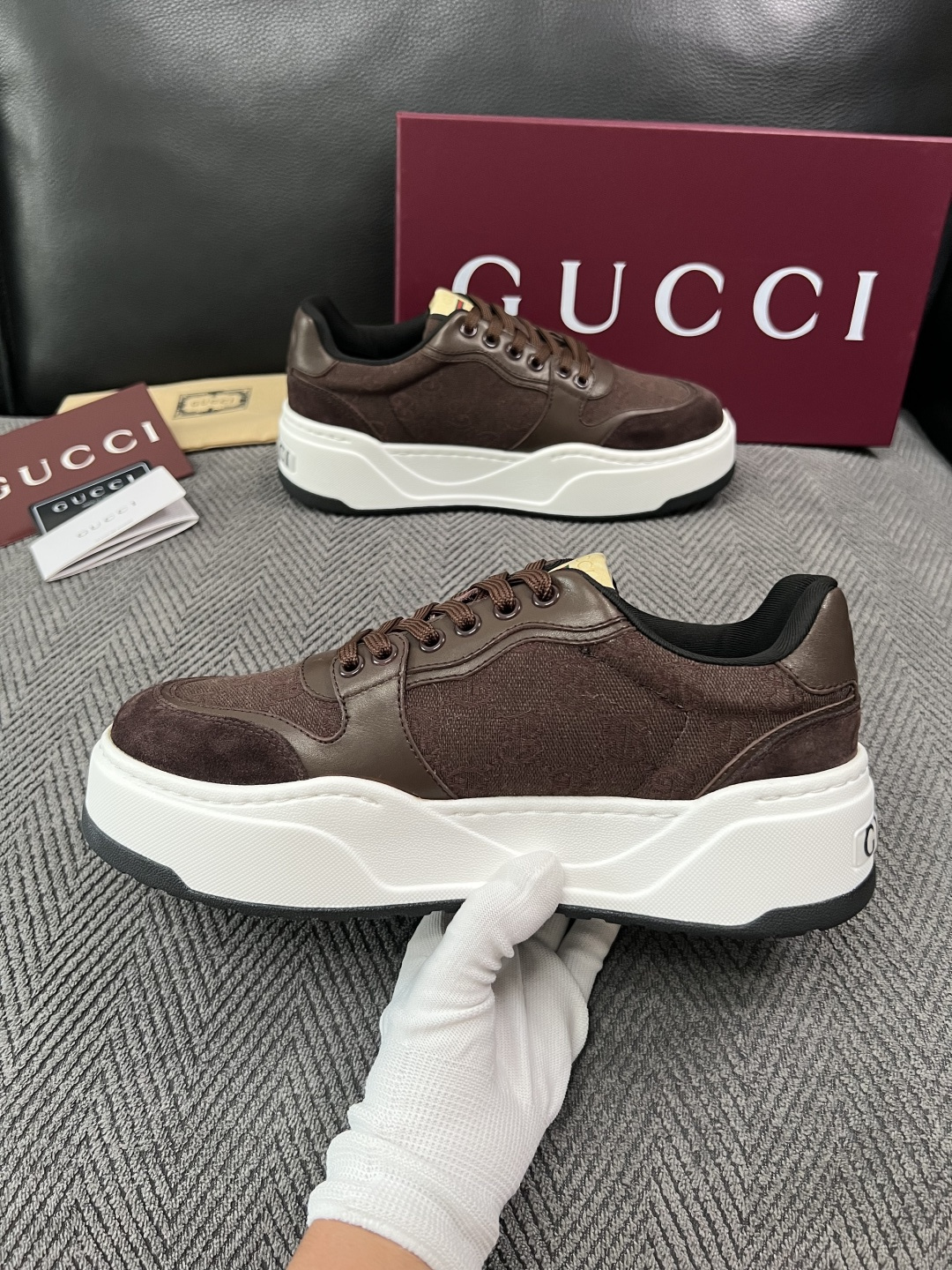 Gucci  高品质  顶级工艺品  古奇  专柜新款原厂配置，意大利进口牛皮面料，进口牛皮内里垫，透气舒适，鞋底：原厂