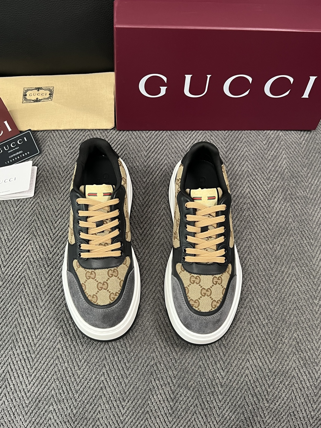 Gucci  高品质  顶级工艺品  古奇  专柜新款原厂配置，意大利进口牛皮面料，进口牛皮内里垫，透气舒适，鞋底：原厂