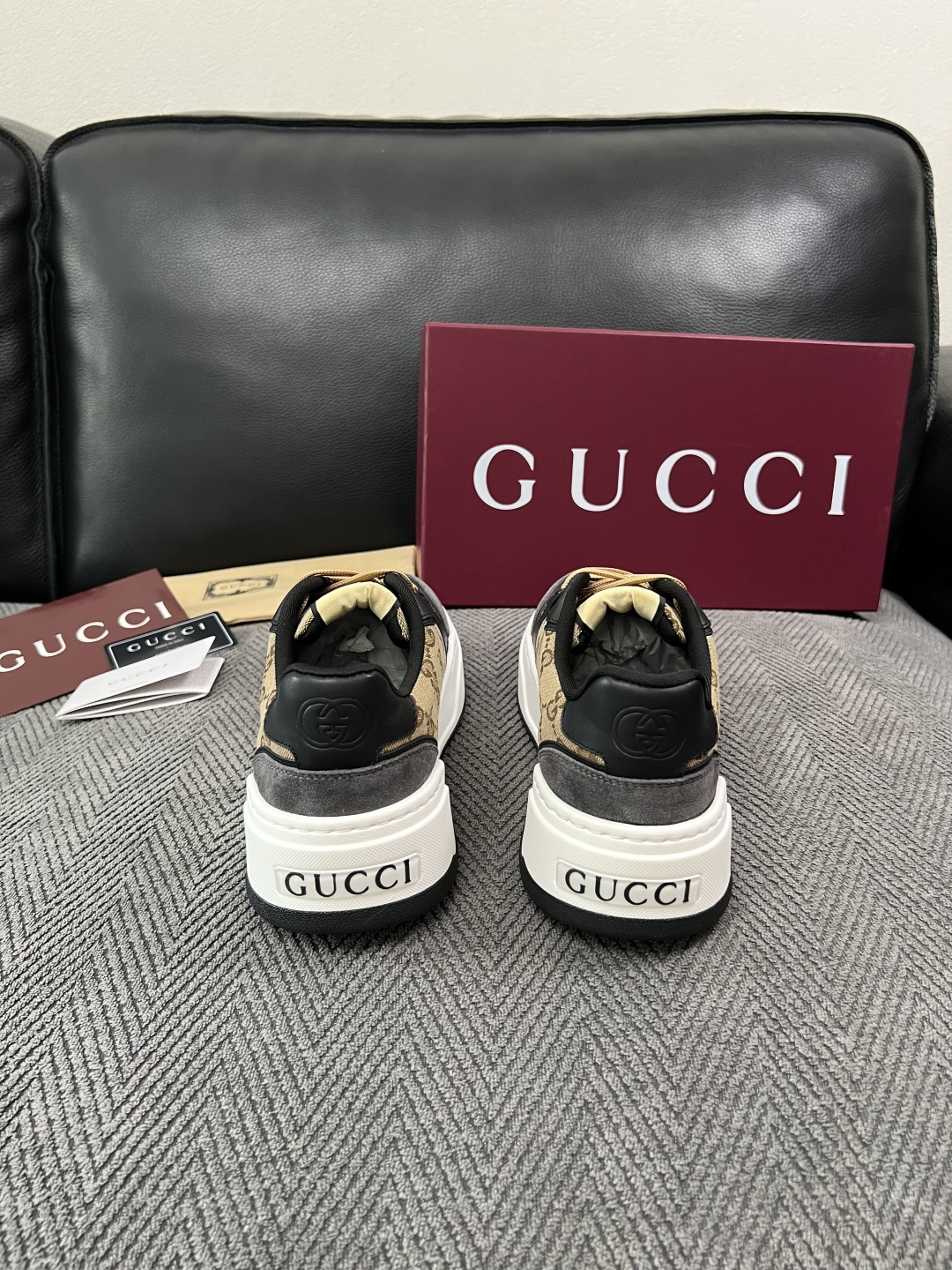 Gucci  高品质  顶级工艺品  古奇  专柜新款原厂配置，意大利进口牛皮面料，进口牛皮内里垫，透气舒适，鞋底：原厂