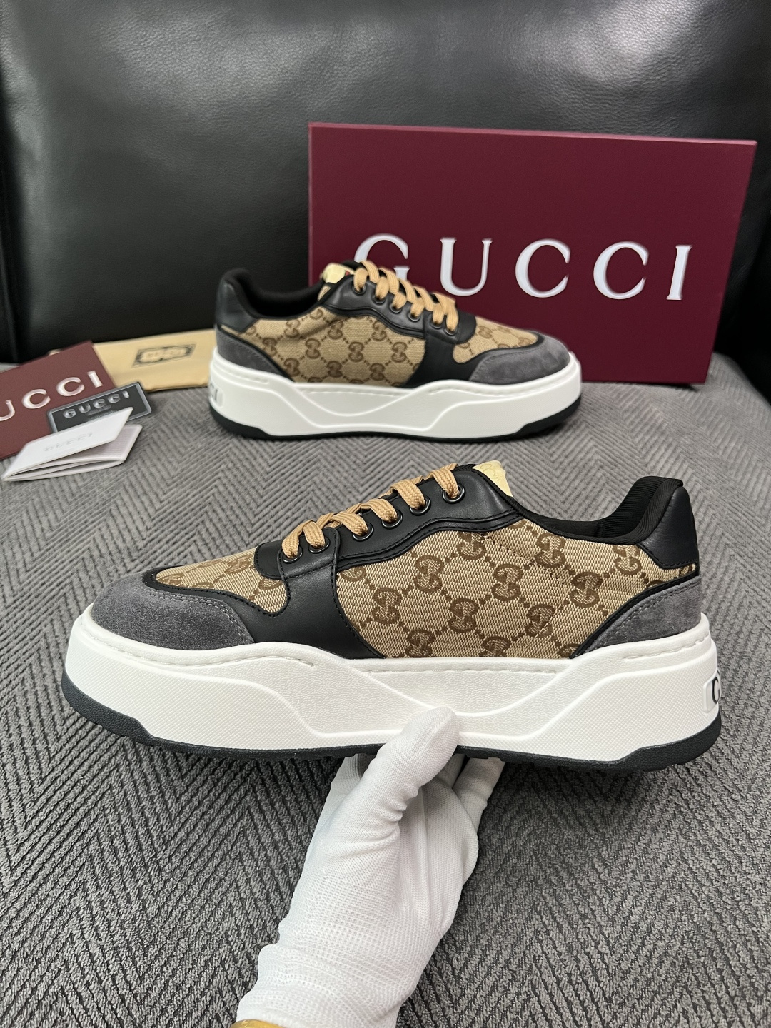 Gucci  高品质  顶级工艺品  古奇  专柜新款原厂配置，意大利进口牛皮面料，进口牛皮内里垫，透气舒适，鞋底：原厂