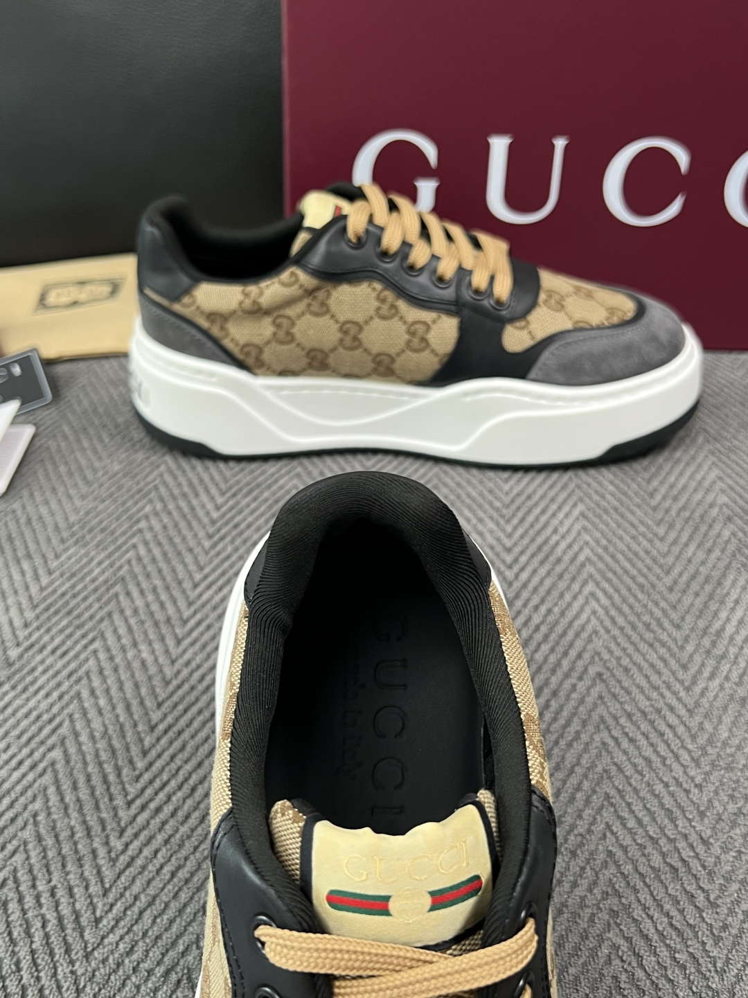 Gucci  高品质  顶级工艺品  古奇  专柜新款原厂配置，意大利进口牛皮面料，进口牛皮内里垫，透气舒适，鞋底：原厂
