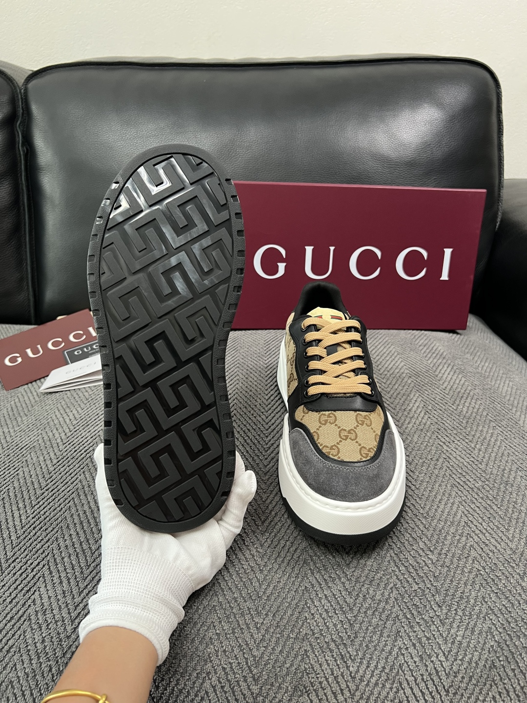 Gucci  高品质  顶级工艺品  古奇  专柜新款原厂配置，意大利进口牛皮面料，进口牛皮内里垫，透气舒适，鞋底：原厂