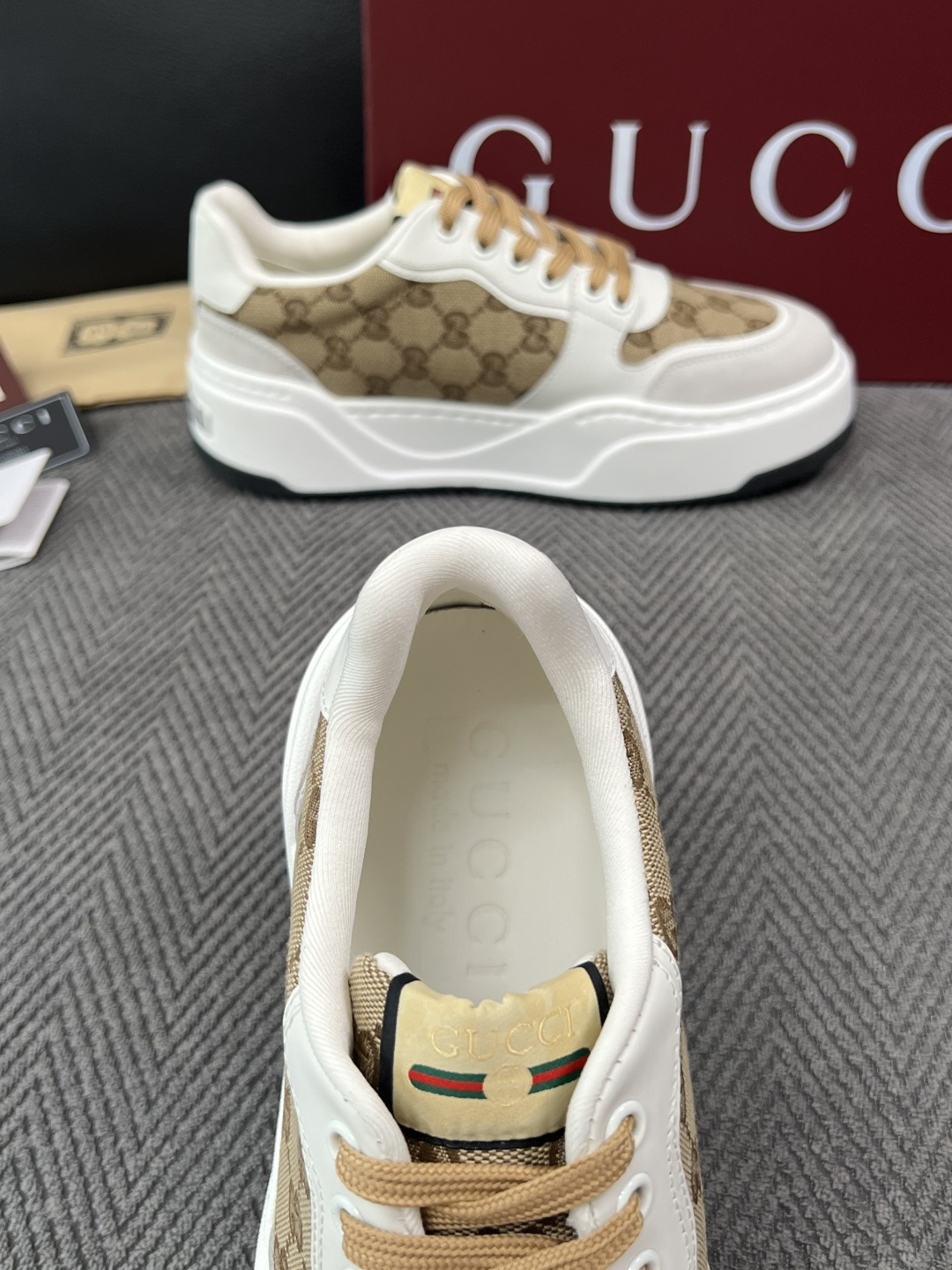 Gucci  高品质  顶级工艺品  古奇  专柜新款原厂配置，意大利进口牛皮面料，进口牛皮内里垫，透气舒适，鞋底：原厂