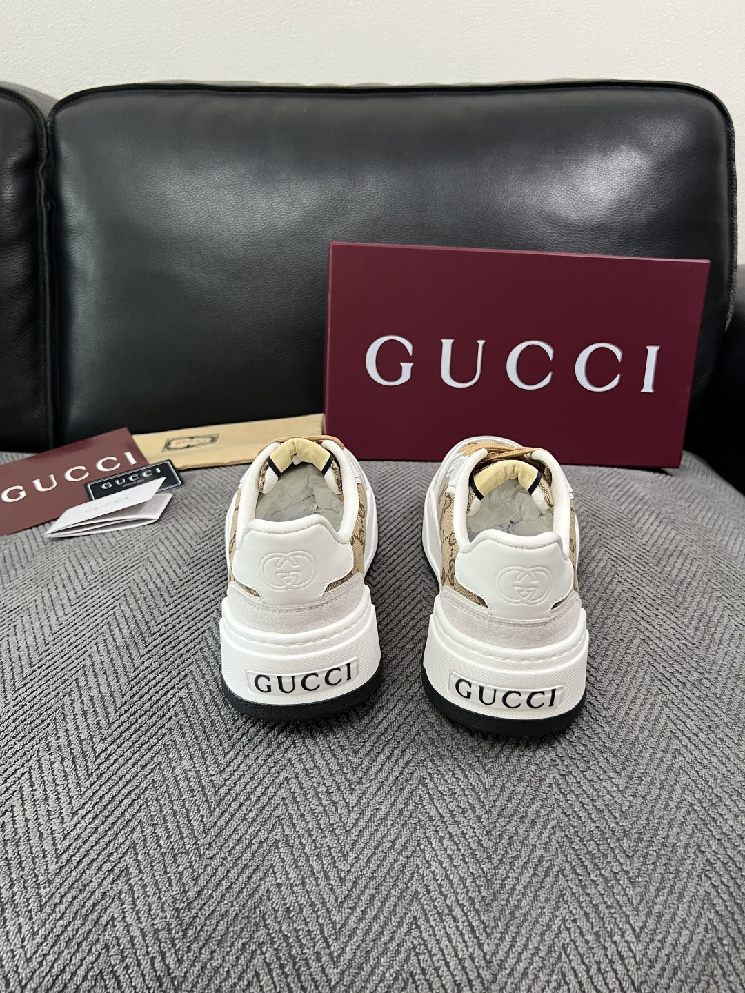 Gucci  高品质  顶级工艺品  古奇  专柜新款原厂配置，意大利进口牛皮面料，进口牛皮内里垫，透气舒适，鞋底：原厂