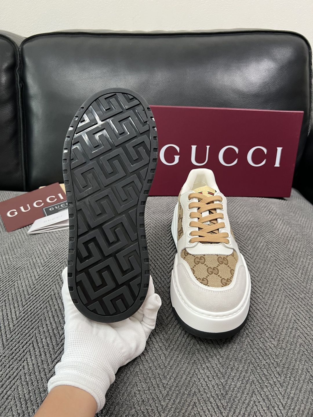 Gucci  高品质  顶级工艺品  古奇  专柜新款原厂配置，意大利进口牛皮面料，进口牛皮内里垫，透气舒适，鞋底：原厂