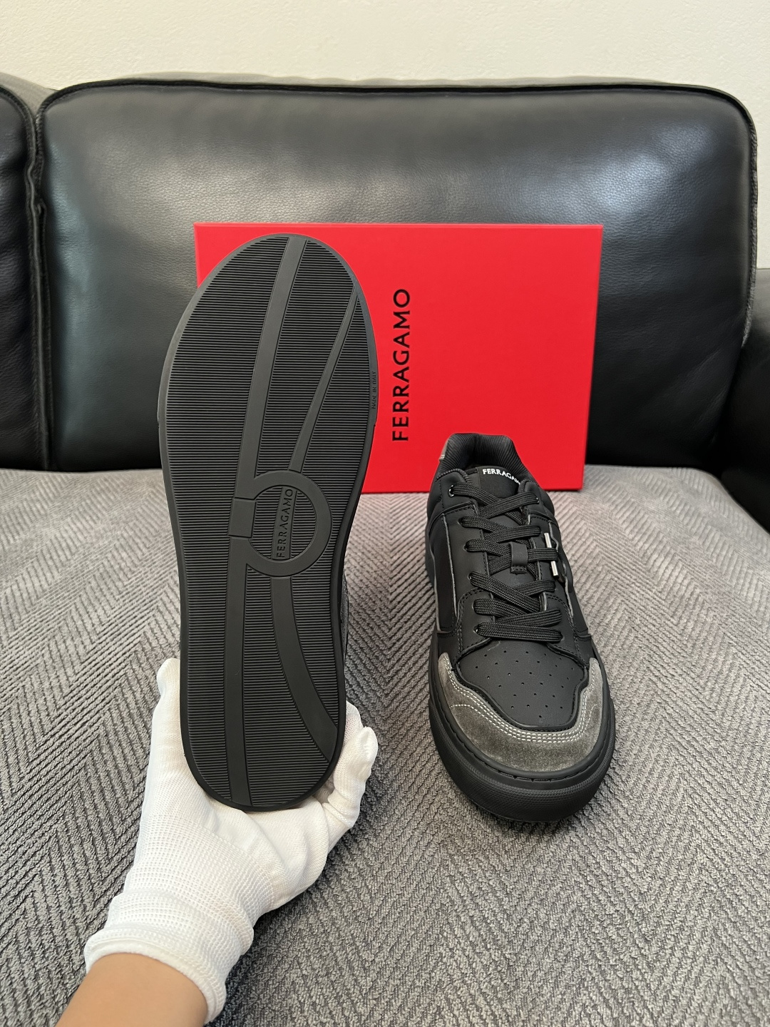 Ferragamo  高品质  顶级工艺品  菲拉格慕   专柜同步发售原厂配置，意大利进口原版牛皮，进口水染牛里 ，鞋