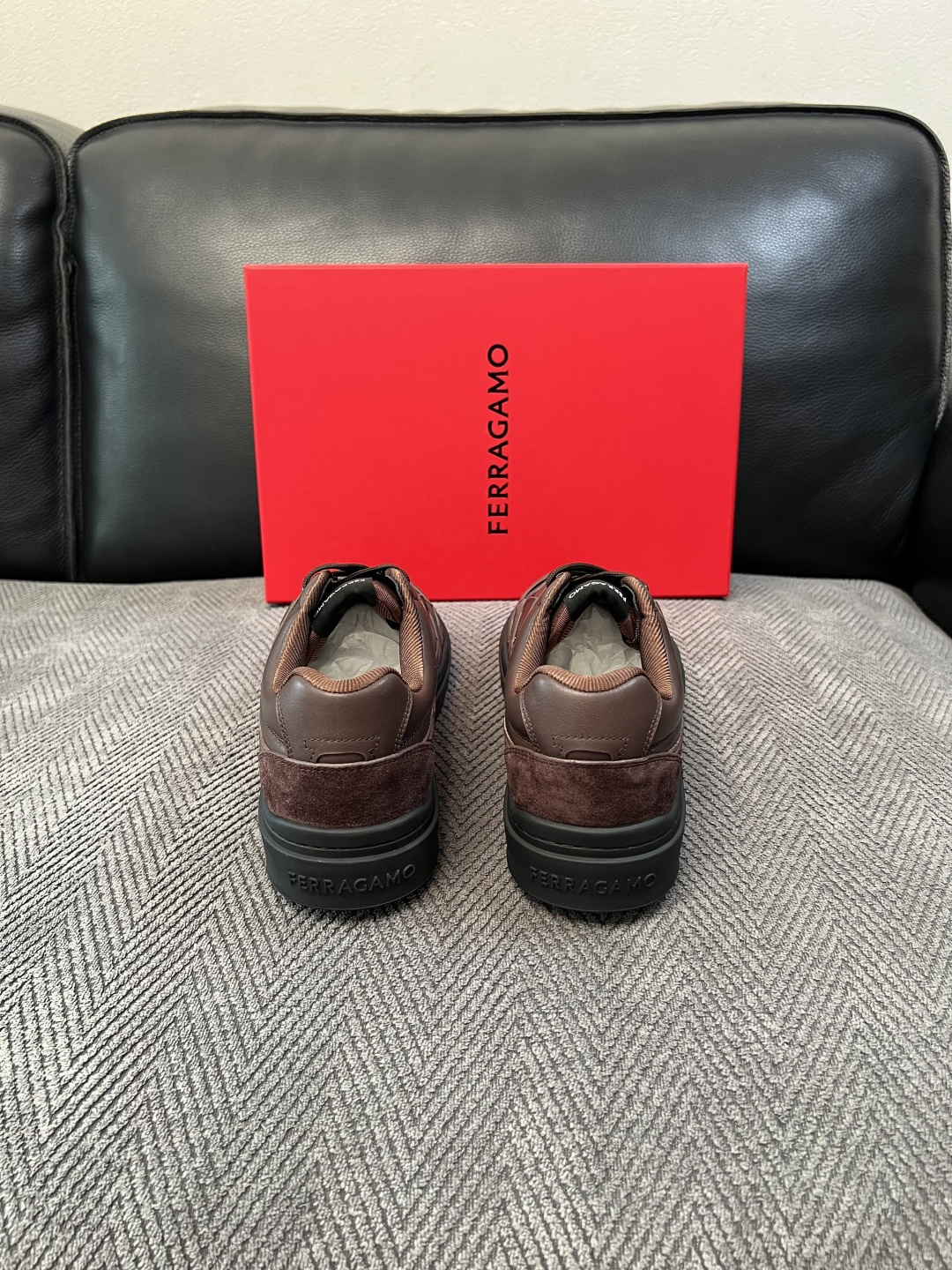 Ferragamo  高品质  顶级工艺品  菲拉格慕   专柜同步发售原厂配置，意大利进口原版牛皮，进口水染牛里 ，鞋