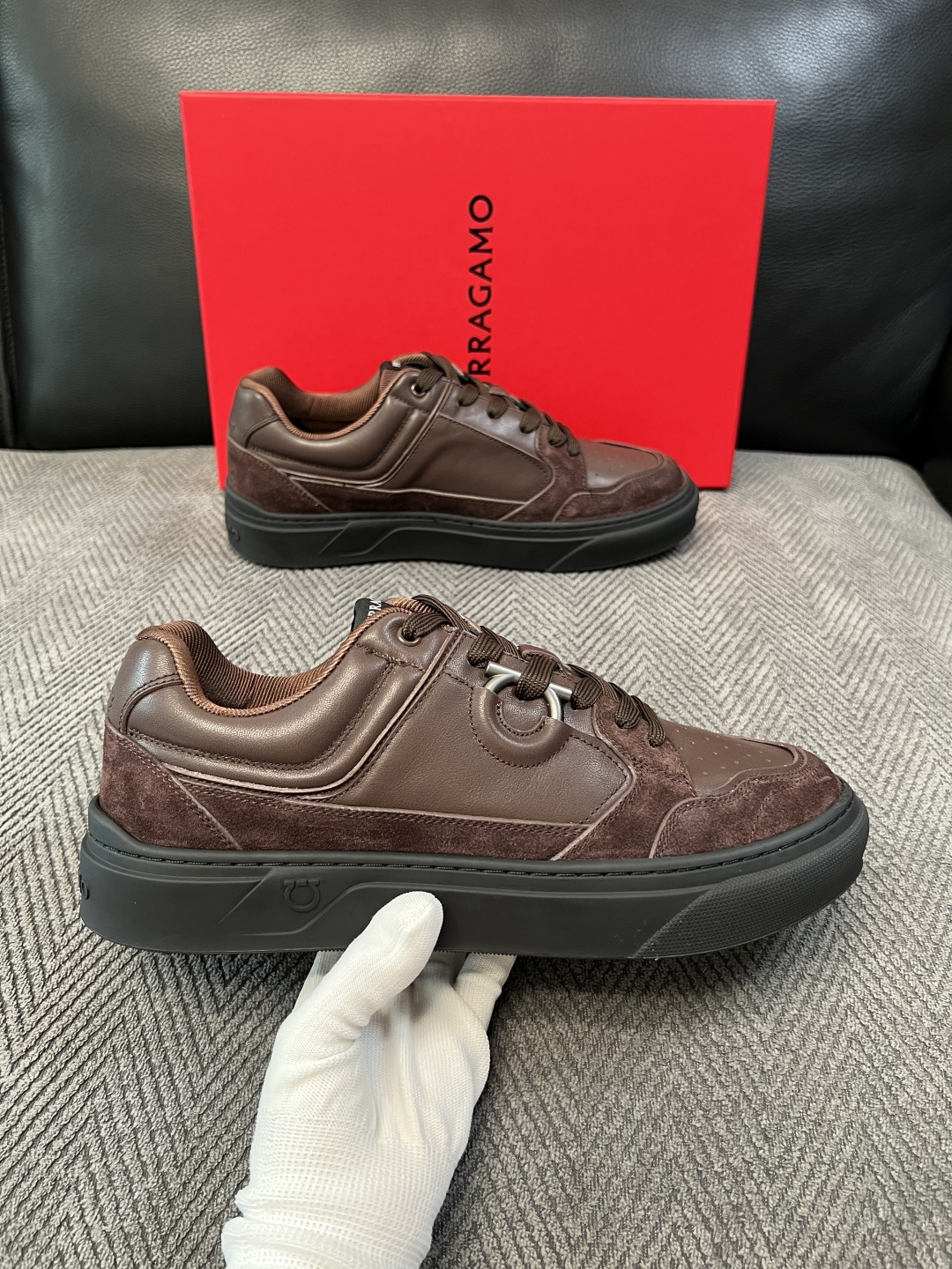 Ferragamo  高品质  顶级工艺品  菲拉格慕   专柜同步发售原厂配置，意大利进口原版牛皮，进口水染牛里 ，鞋