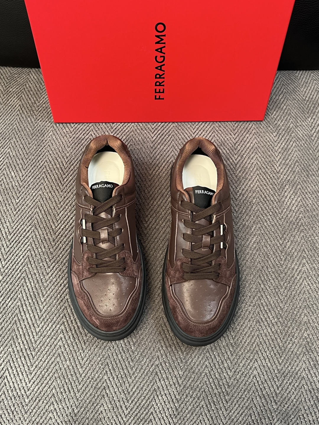 Ferragamo  高品质  顶级工艺品  菲拉格慕   专柜同步发售原厂配置，意大利进口原版牛皮，进口水染牛里 ，鞋