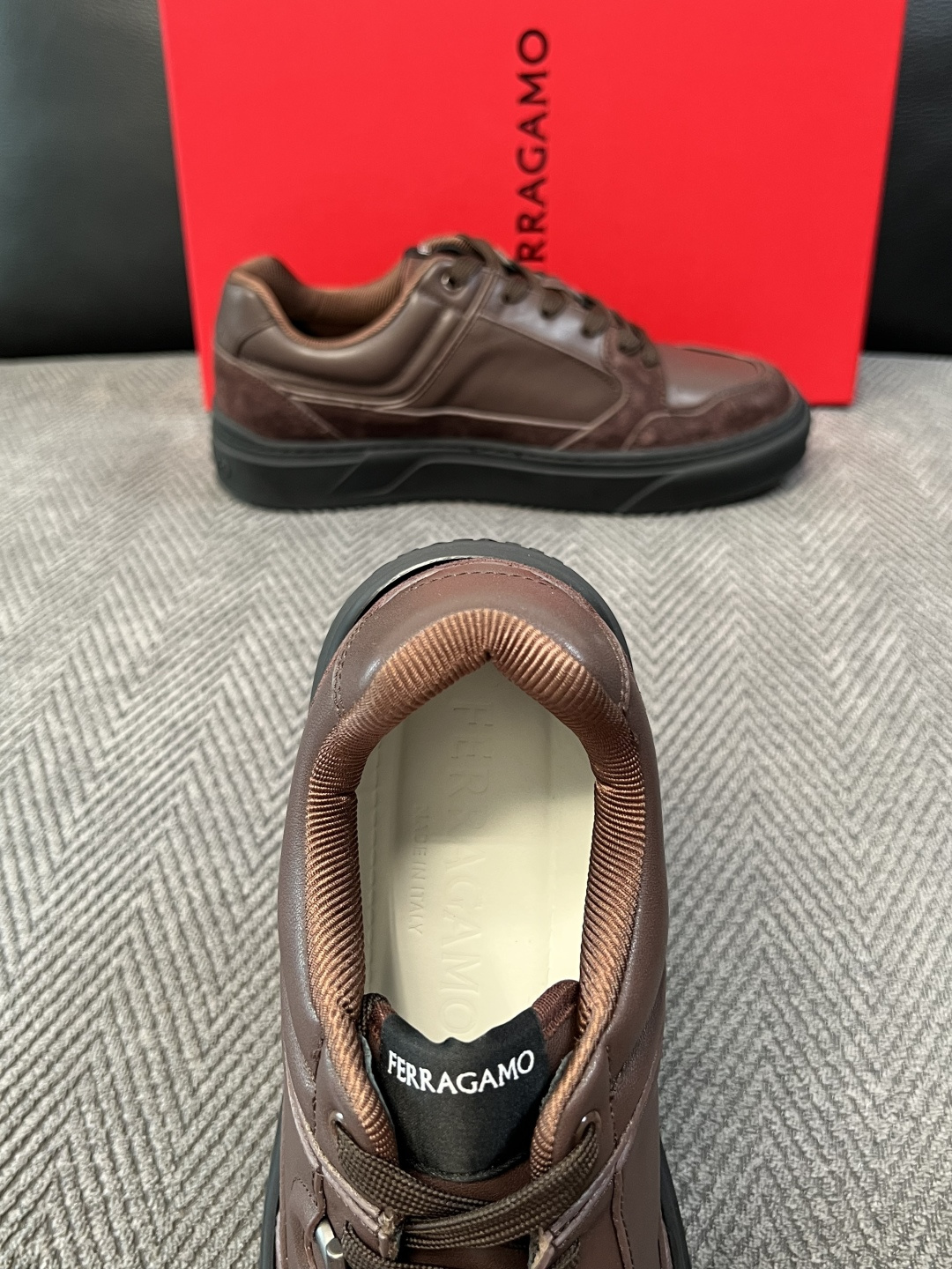 Ferragamo  高品质  顶级工艺品  菲拉格慕   专柜同步发售原厂配置，意大利进口原版牛皮，进口水染牛里 ，鞋