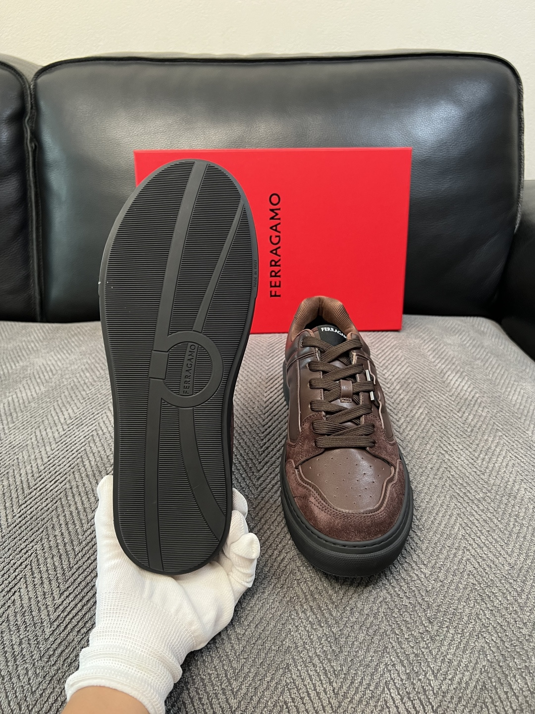 Ferragamo  高品质  顶级工艺品  菲拉格慕   专柜同步发售原厂配置，意大利进口原版牛皮，进口水染牛里 ，鞋