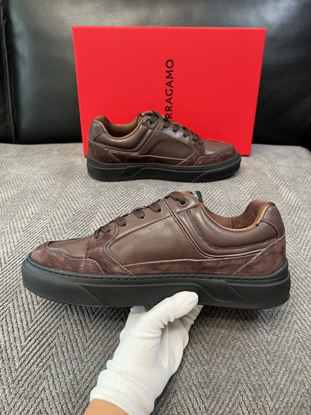 Ferragamo  高品质  顶级工艺品  菲拉格慕   专柜同步发售原厂配置，意大利进口原版牛皮，进口水染牛里 ，鞋