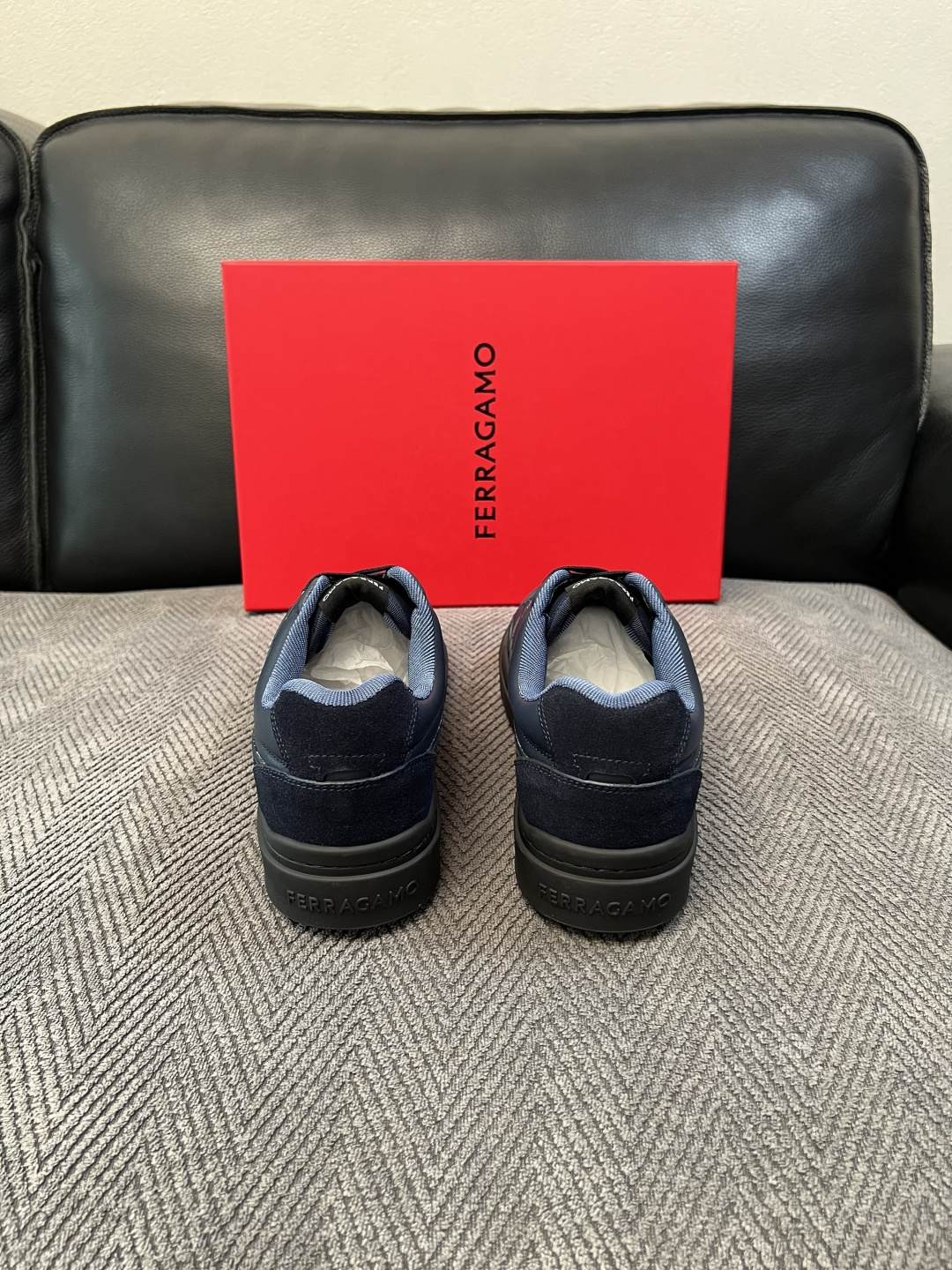 Ferragamo  高品质  顶级工艺品  菲拉格慕   专柜同步发售原厂配置，意大利进口原版牛皮，进口水染牛里 ，鞋