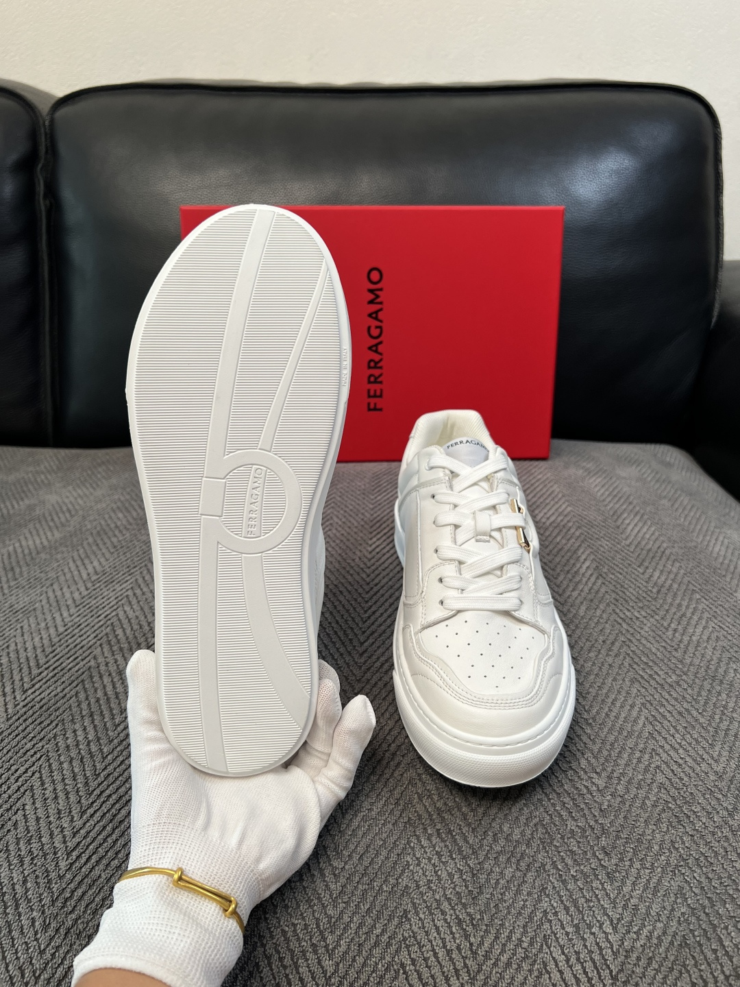 Ferragamo  高品质  顶级工艺品  菲拉格慕   专柜同步发售原厂配置，意大利进口原版牛皮，进口水染牛里 ，鞋