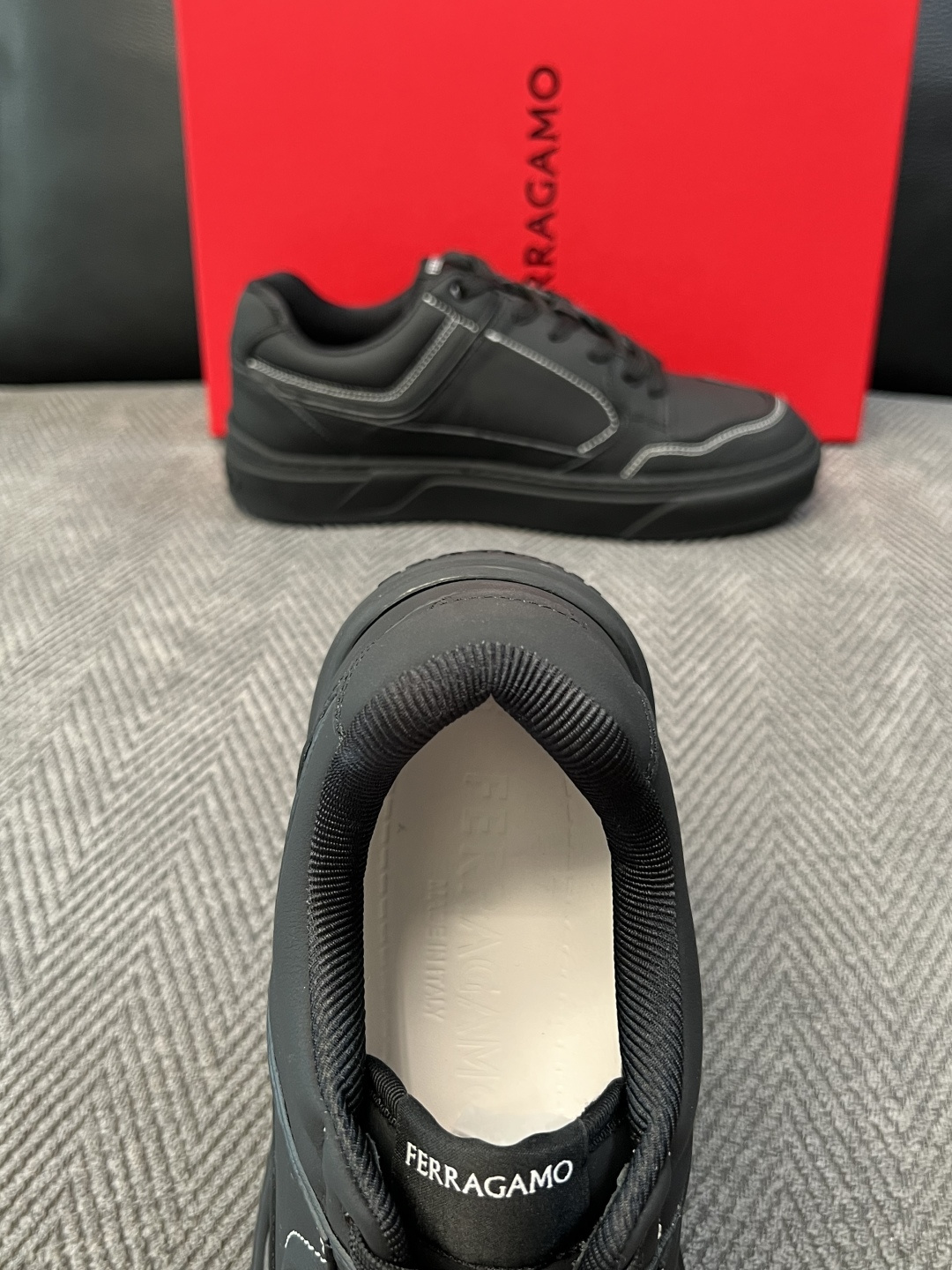 Ferragamo  高品质  顶级工艺品  菲拉格慕   专柜同步发售原厂配置，意大利进口原版牛皮，进口水染牛里 ，鞋