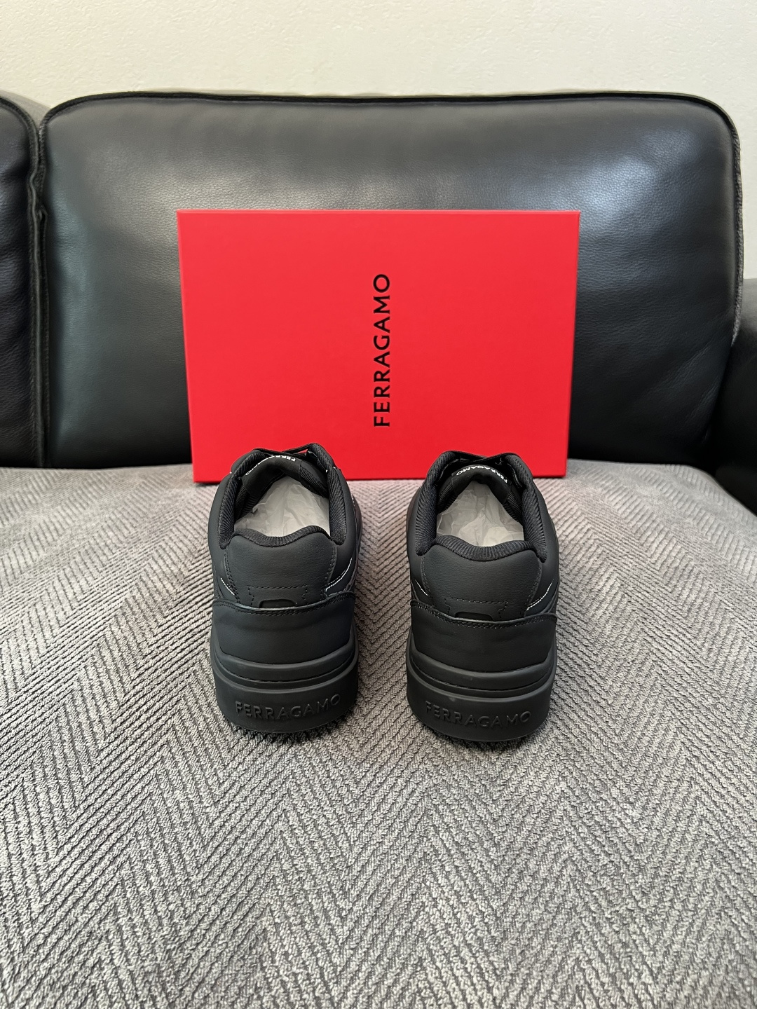 Ferragamo  高品质  顶级工艺品  菲拉格慕   专柜同步发售原厂配置，意大利进口原版牛皮，进口水染牛里 ，鞋
