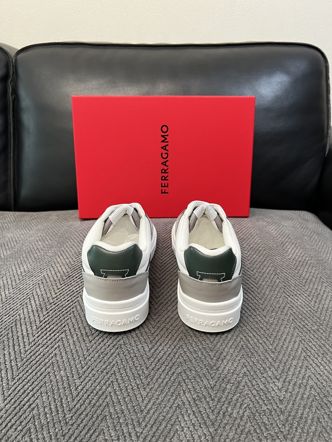 Ferragamo  高品质  顶级工艺品  菲拉格慕   专柜同步发售原厂配置，意大利进口原版牛皮，进口水染牛里 ，鞋