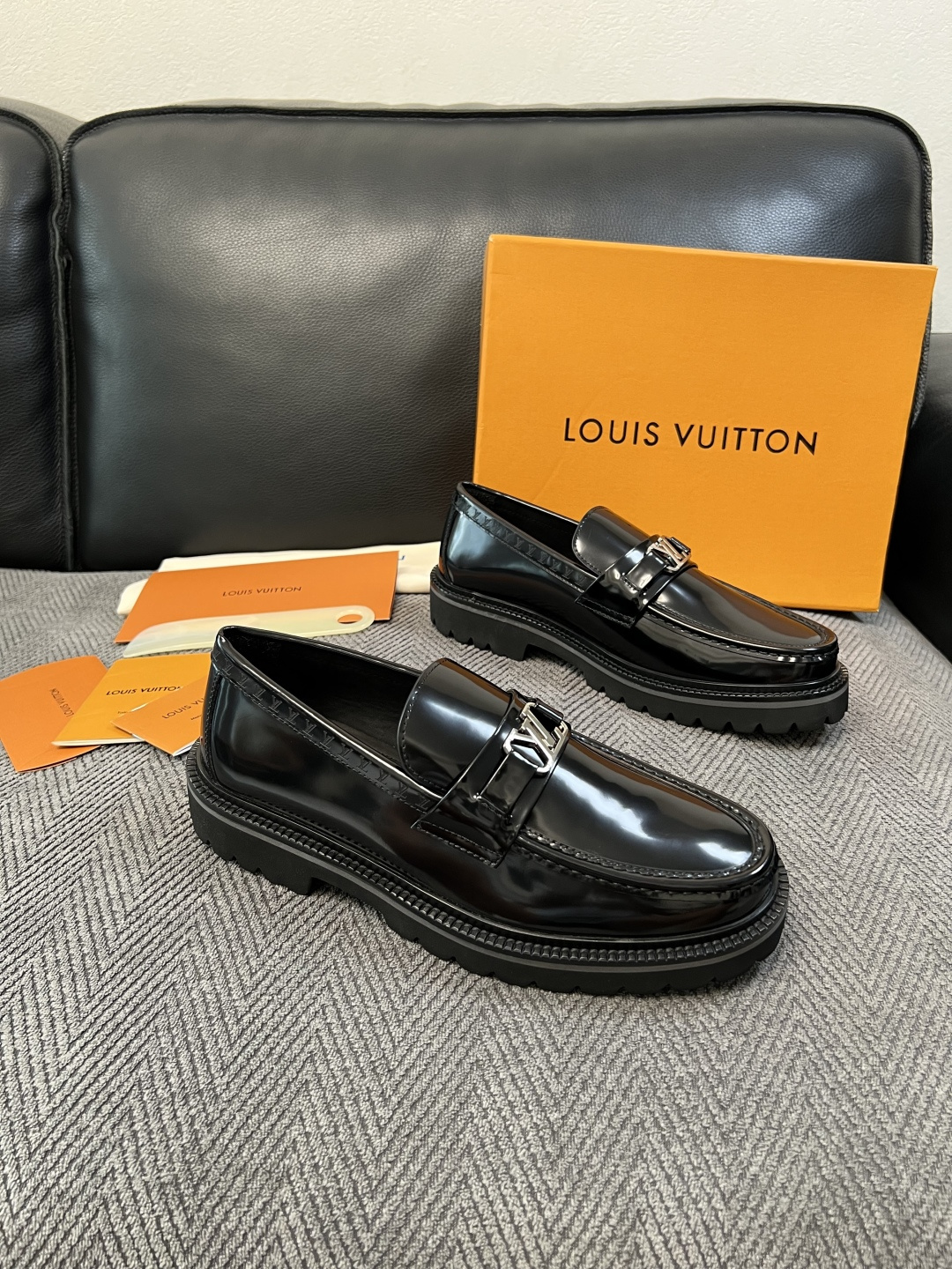 Lv 高品质 顶级代购 路易威登 皮鞋专柜同步,鞋面意大利进口,进口水染牛皮内里,鞋底:原厂特供原版底,原厂跟单货 Lv 高品质 顶级代购 路易威登 皮鞋专柜同步,鞋面意大利进口,进口水染牛皮内里,鞋底:原厂特供原版底,原厂跟单货