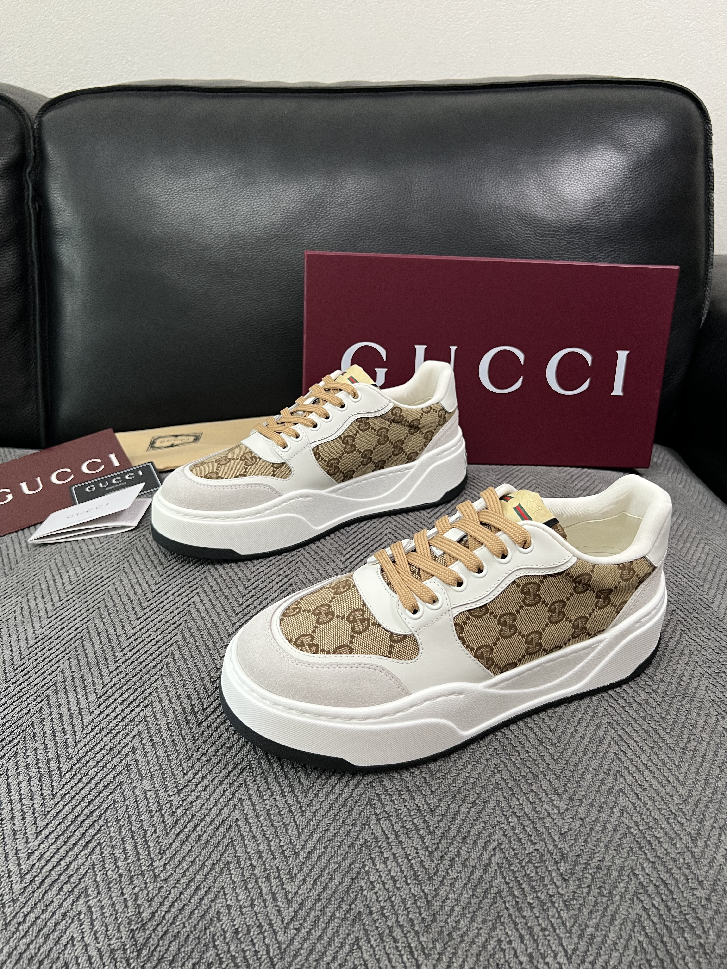 Gucci  高品质  顶级工艺品  古奇  专柜新款原厂配置，意大利进口牛皮面料，进口牛皮内里垫，透气舒适，鞋底：原厂