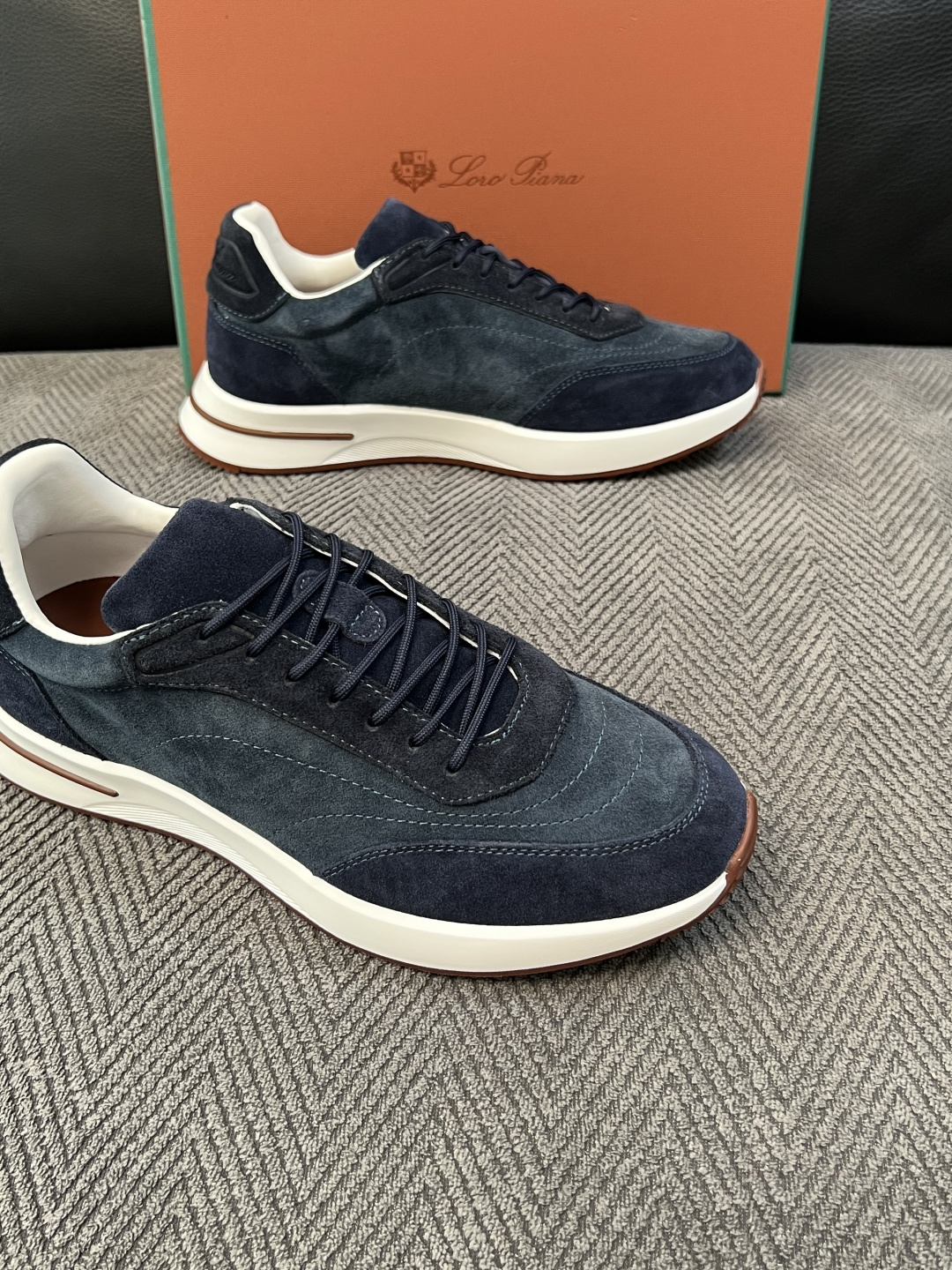 Loro Piana  高品质  顶级工艺品  诺悠翩雅  新品专柜同步原厂配置，鞋面意大利进口牛皮面料，高品质拼接工艺