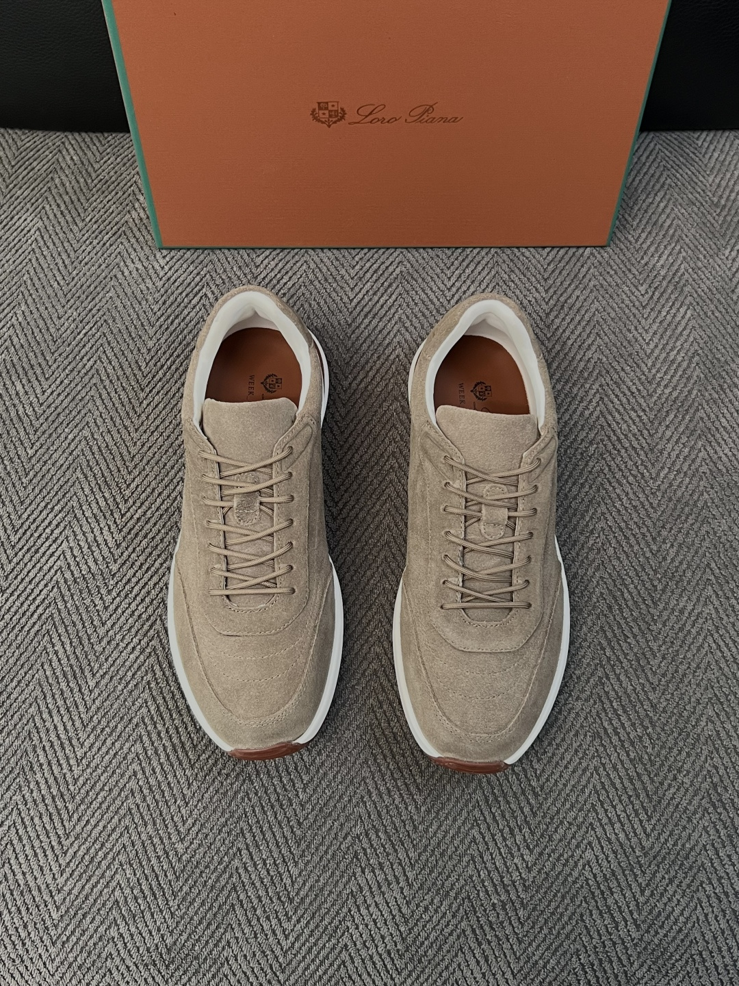 Loro Piana  高品质  顶级工艺品  诺悠翩雅  新品专柜同步原厂配置，鞋面意大利进口牛皮面料，高品质拼接工艺