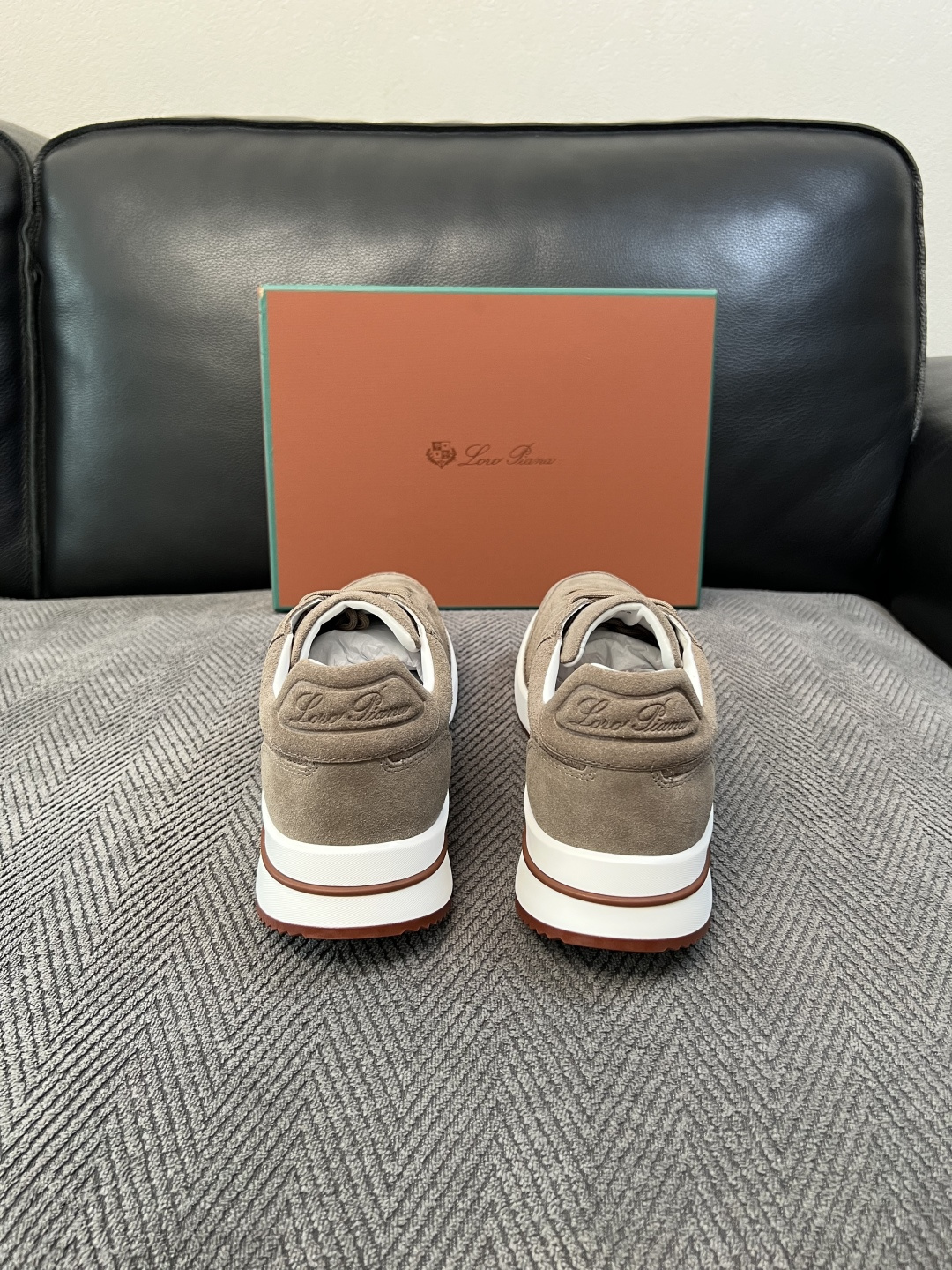 Loro Piana  高品质  顶级工艺品  诺悠翩雅  新品专柜同步原厂配置，鞋面意大利进口牛皮面料，高品质拼接工艺