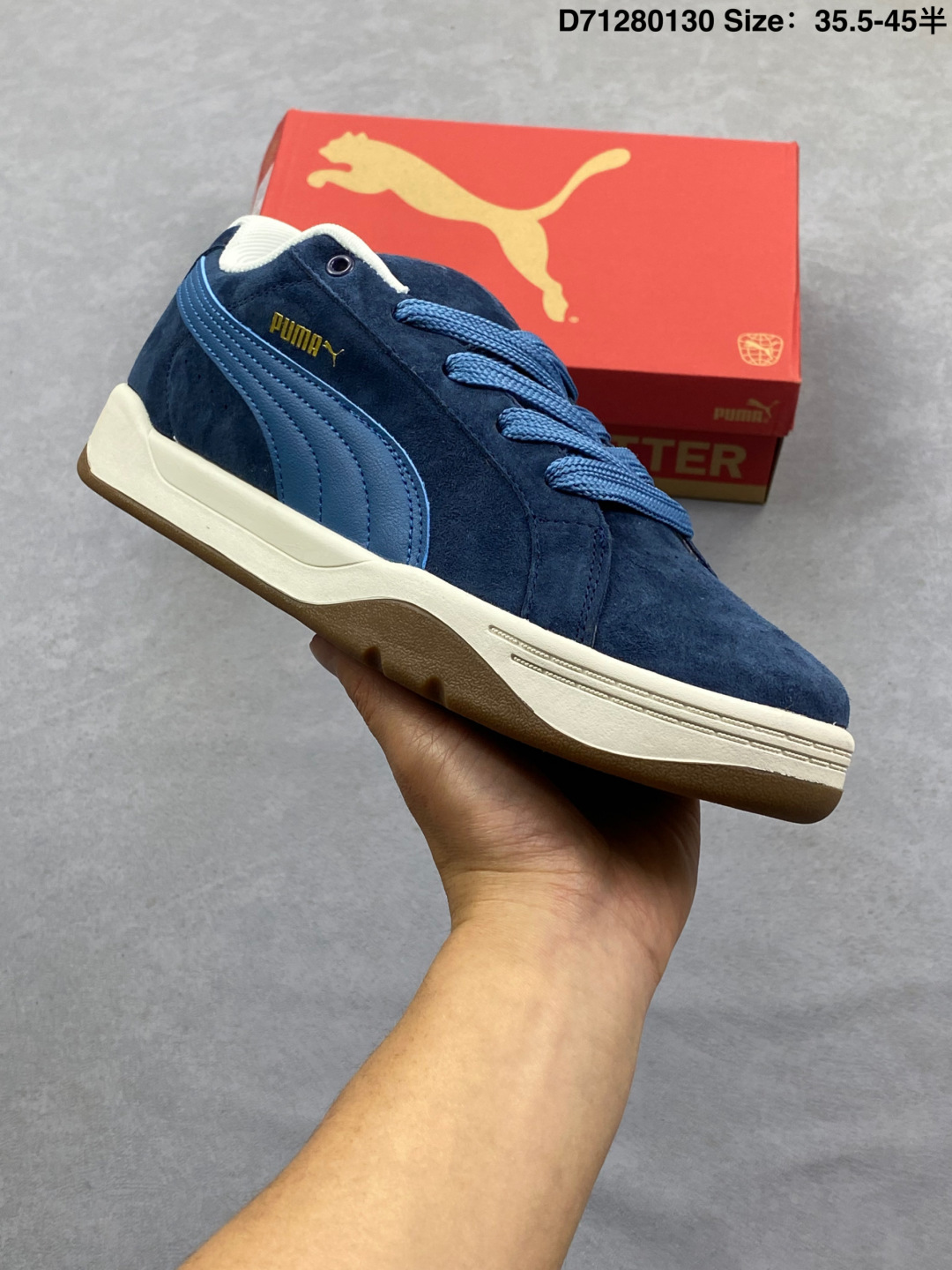 💰140
PUMA/彪马 女运动板鞋，原楦原纸版开发版型，采用环保纤维革组合翻毛皮饰片鞋面材质，外置耐磨橡胶大底❗️蕾哈娜同系面包鞋太好看了！彪马Puma Park Lifestyle OG Sneaker 公园生活方式系列低帮复古面包风百搭休闲运动板鞋。

类型：男女鞋
货号：400707
码数：35.5-45含半码
编码：D77280117