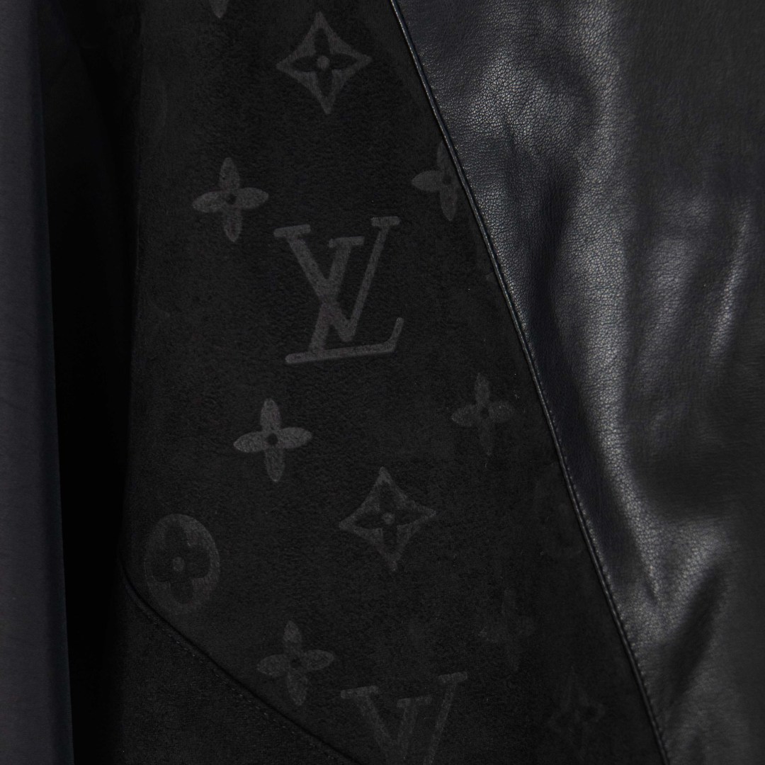 Louis Vuitton Chaqueta Bomber con Textura y Detalles en Piel para Primavera 5 cmp i1756212050248 7918 0 3