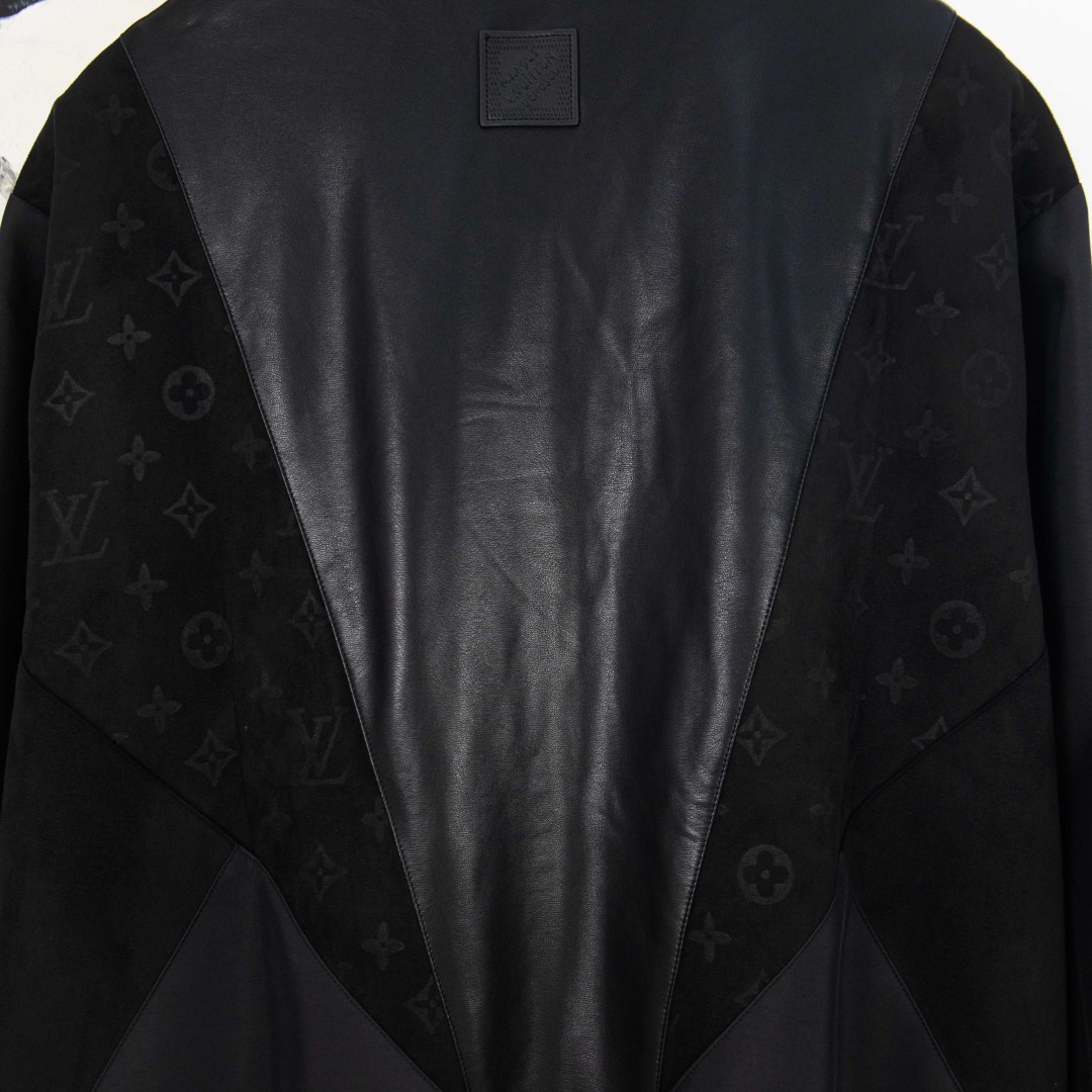 Louis Vuitton Chaqueta Bomber con Textura y Detalles en Piel para Primavera 14 cmp i1756212056742 6785 0 12