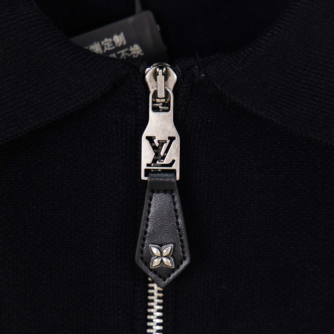 Louis Vuitton Chaqueta de Lana con Cremallera y Detalles de Cuero - Elegancia y Calidez 4 cmp i1757117662906 8671 0 2