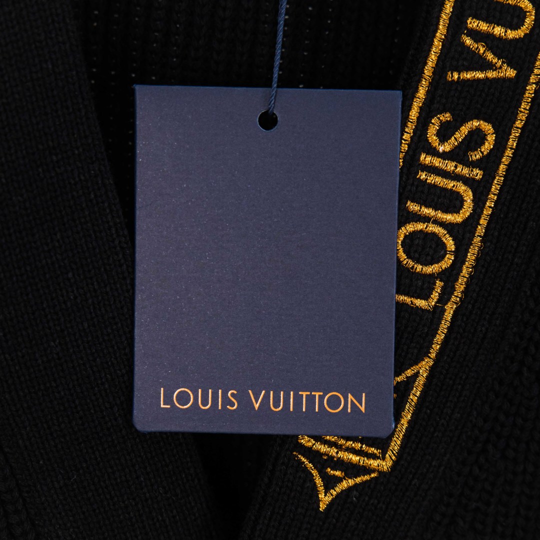 Louis Vuitton Cárdigan de Punto con Bordado Dorado - Elegancia y Confort 11 cmp i1757219905781 3315 0 9