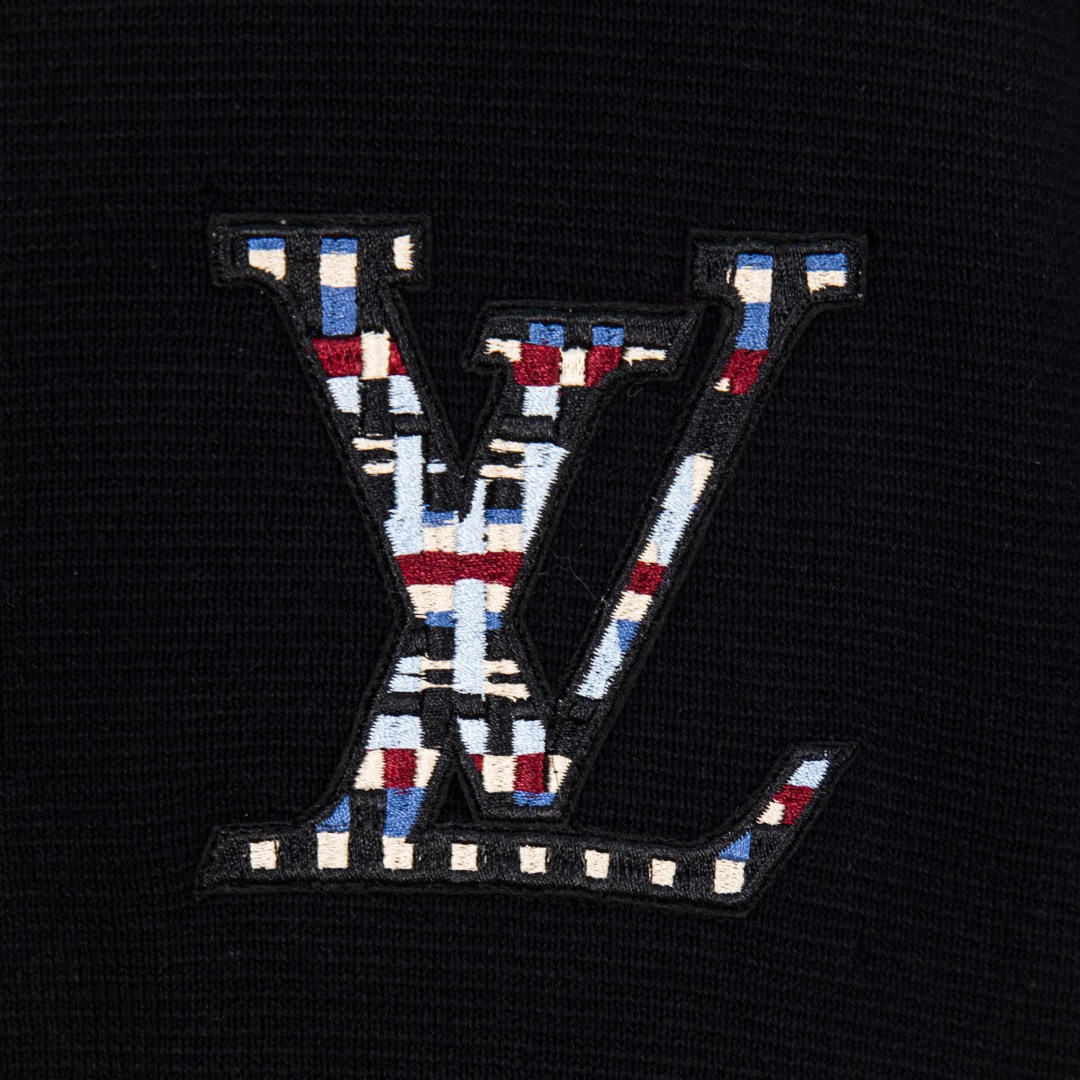 Louis Vuitton Chaqueta de Punto con Cremallera y Bordado de Logotipo 5 cmp i1757222155527 4498 0 3