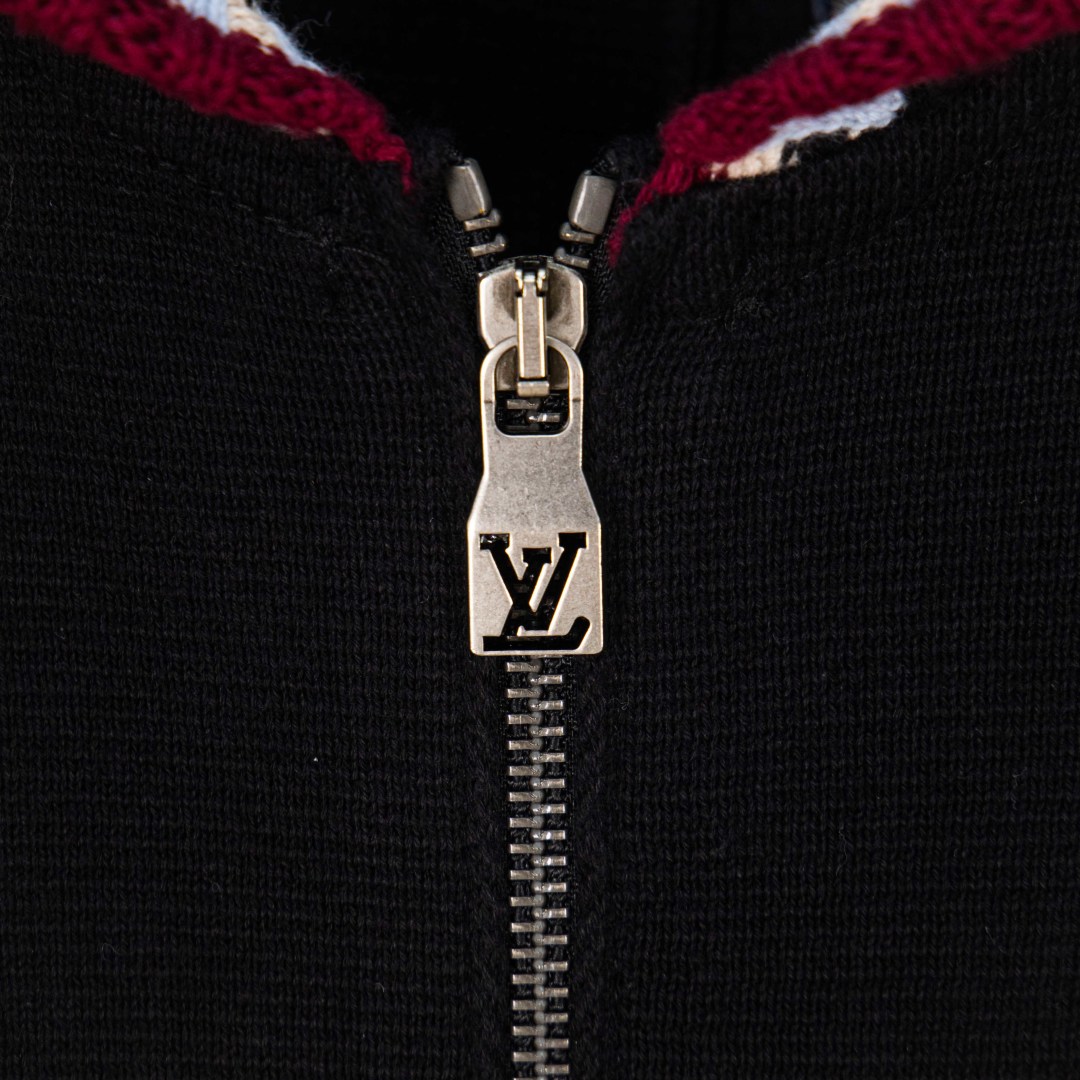Louis Vuitton Chaqueta de Punto con Cremallera y Bordado de Logotipo 4 cmp i1757222160725 1919 0 2