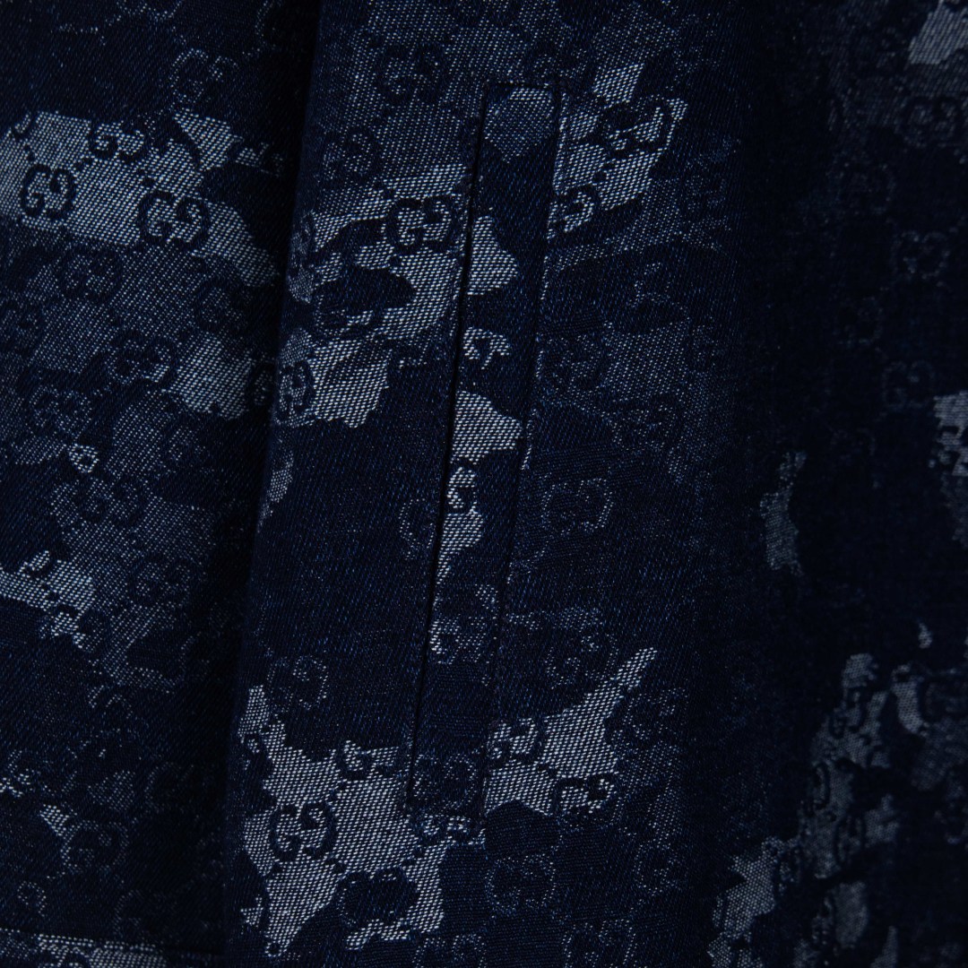 Camisa vaquera Gucci con estampado de efecto mármol y etiqueta de cuero 6 cmp i1757226641538 2223 0 4