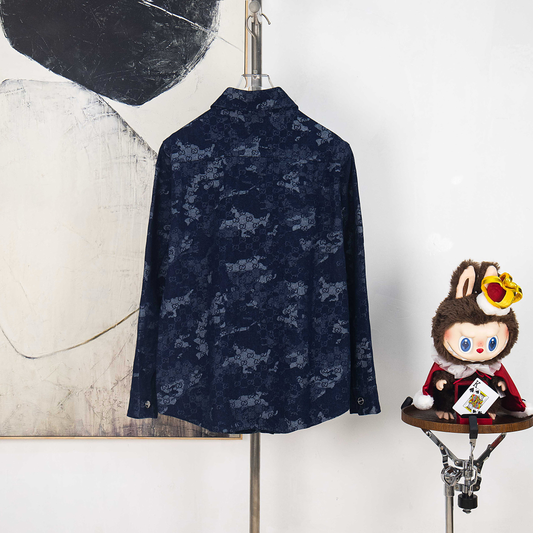 Camisa vaquera Gucci con estampado de efecto mármol y etiqueta de cuero 14 cmp i1757226641810 5465 0 12