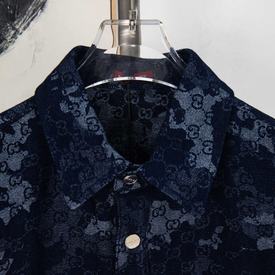 Camisa vaquera Gucci con estampado de efecto mármol y etiqueta de cuero 3 cmp i1757226645582 2000 0 1