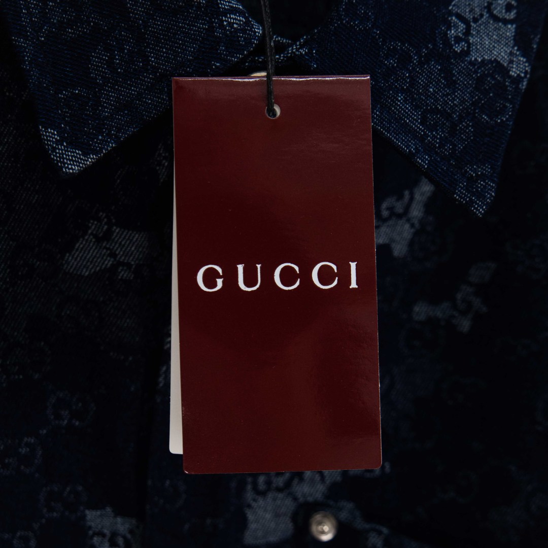 Camisa vaquera Gucci con estampado de efecto mármol y etiqueta de cuero 11 cmp i1757226645586 6279 0 9