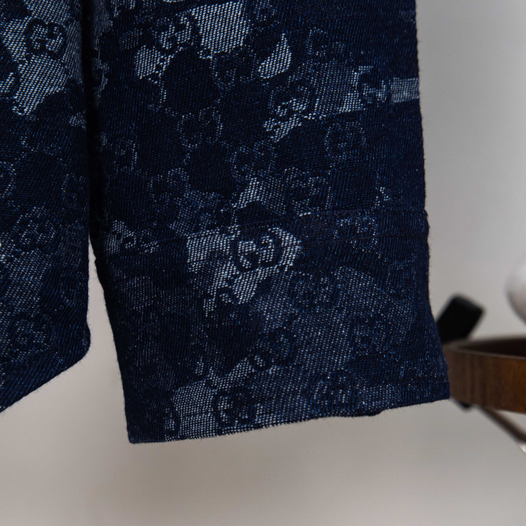 Camisa vaquera Gucci con estampado de efecto mármol y etiqueta de cuero 10 cmp i1757226645587 2835 0 8