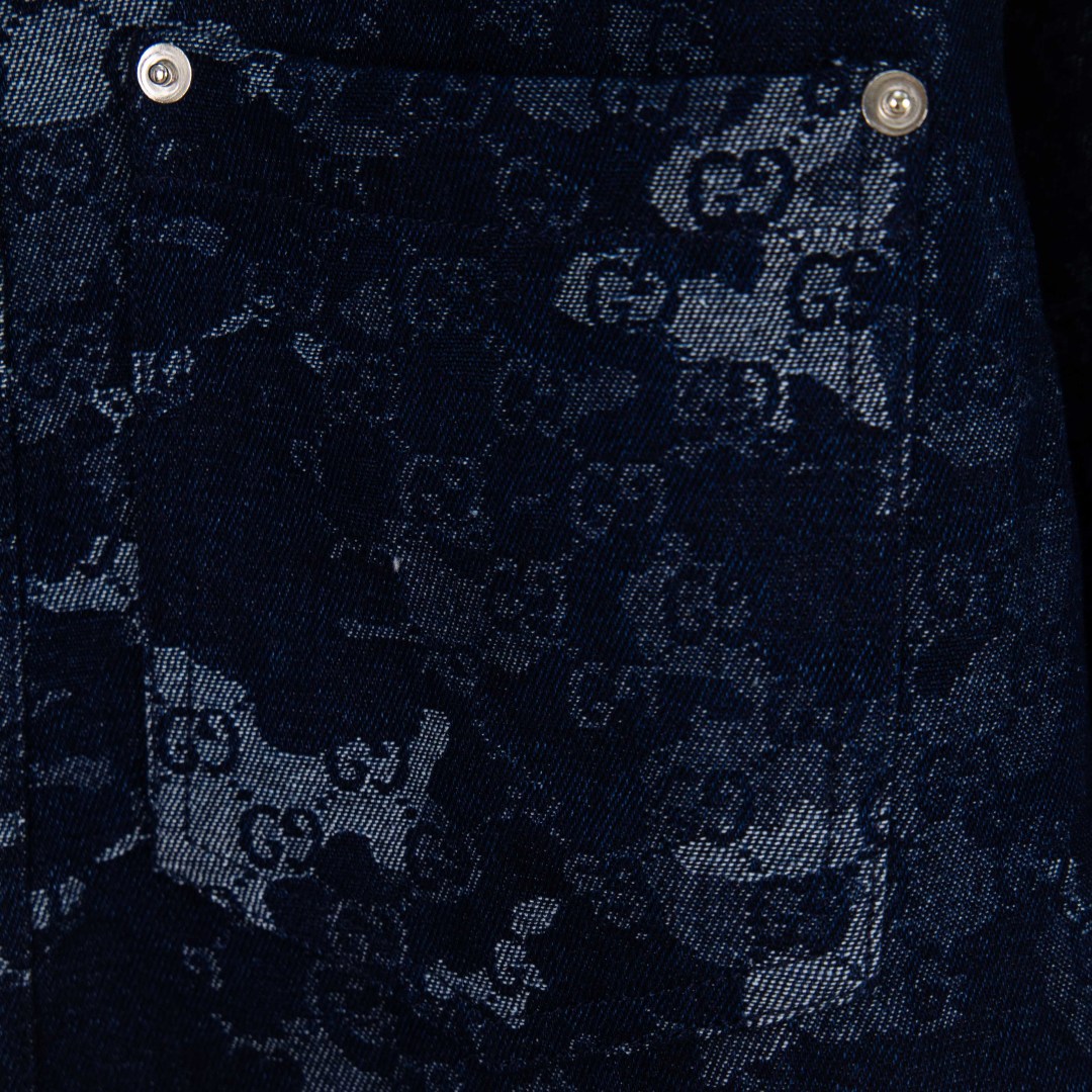 Camisa vaquera Gucci con estampado de efecto mármol y etiqueta de cuero 5 cmp i1757226647632 8159 0 3