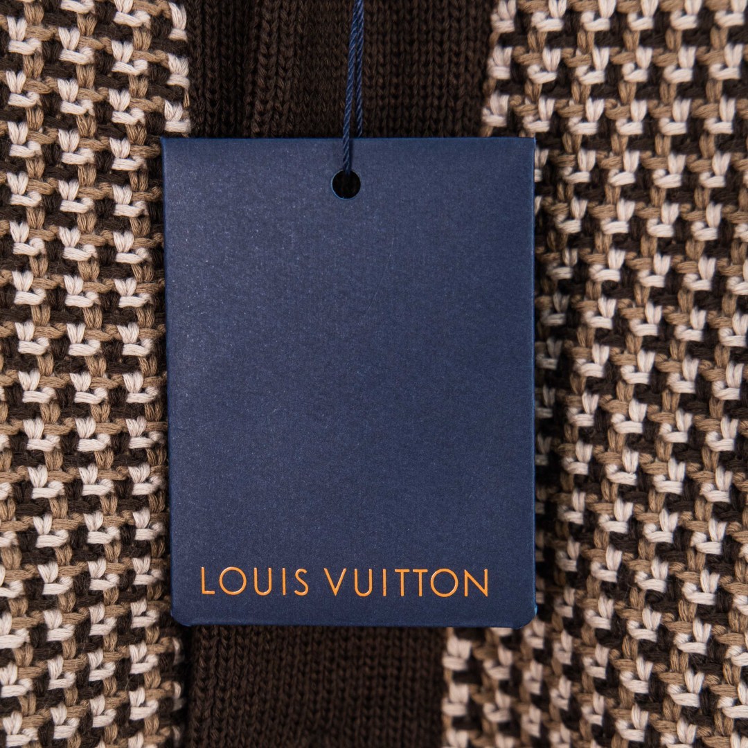 Louis Vuitton Chaqueta Bomber de Tricot con Diseño Jacquard 3D para Hombre 12 cmp i1757481703091 7893 0 11