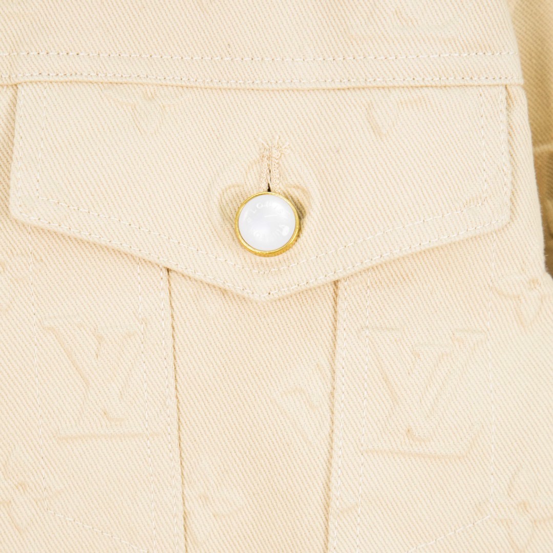 Louis Vuitton Chaqueta Vaquera con Logotipo en Relieve - Edición Limitada 6 cmp i1757481907893 4142 0 4
