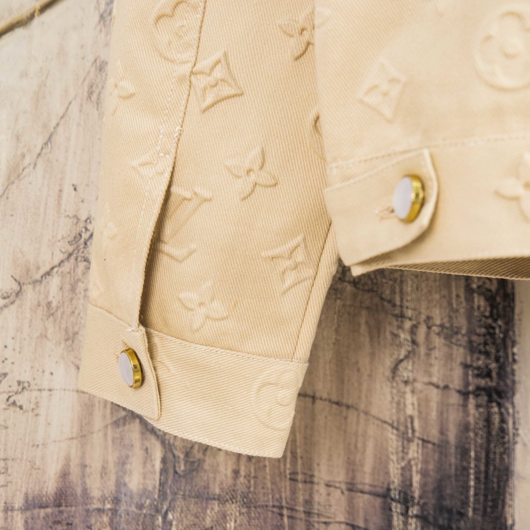 Louis Vuitton Chaqueta Vaquera con Logotipo en Relieve - Edición Limitada 13 cmp i1757481907894 9891 0 11
