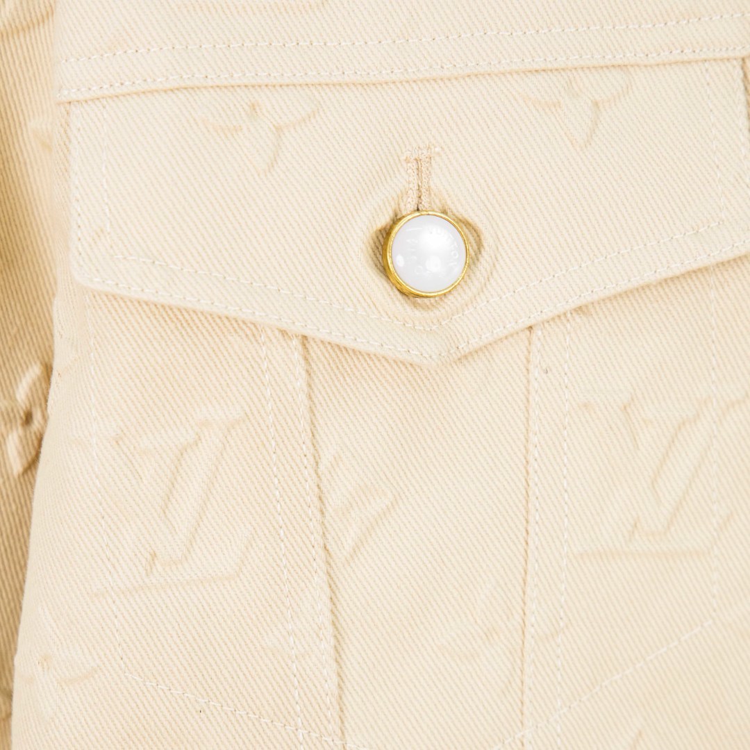 Louis Vuitton Chaqueta Vaquera con Logotipo en Relieve - Edición Limitada 4 cmp i1757481909251 9964 0 2