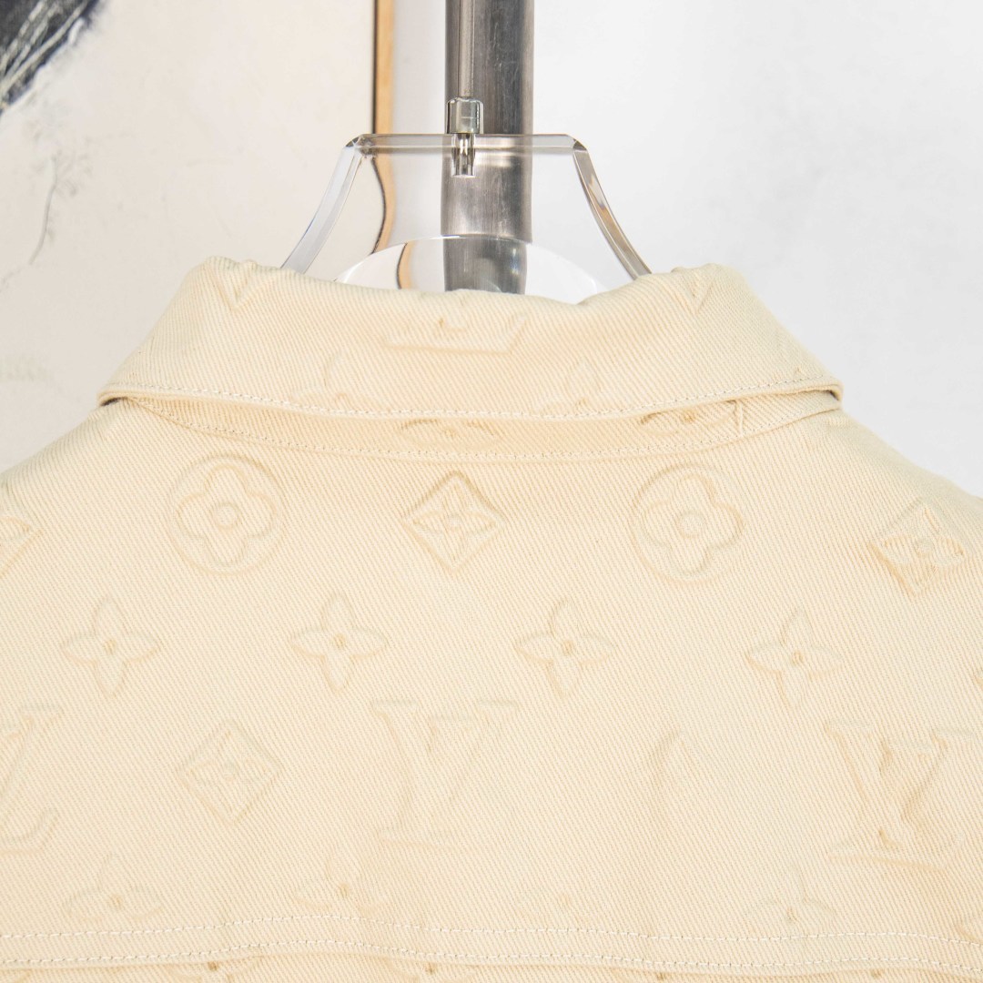Louis Vuitton Chaqueta Vaquera con Logotipo en Relieve - Edición Limitada 14 cmp i1757481909260 4806 0 12